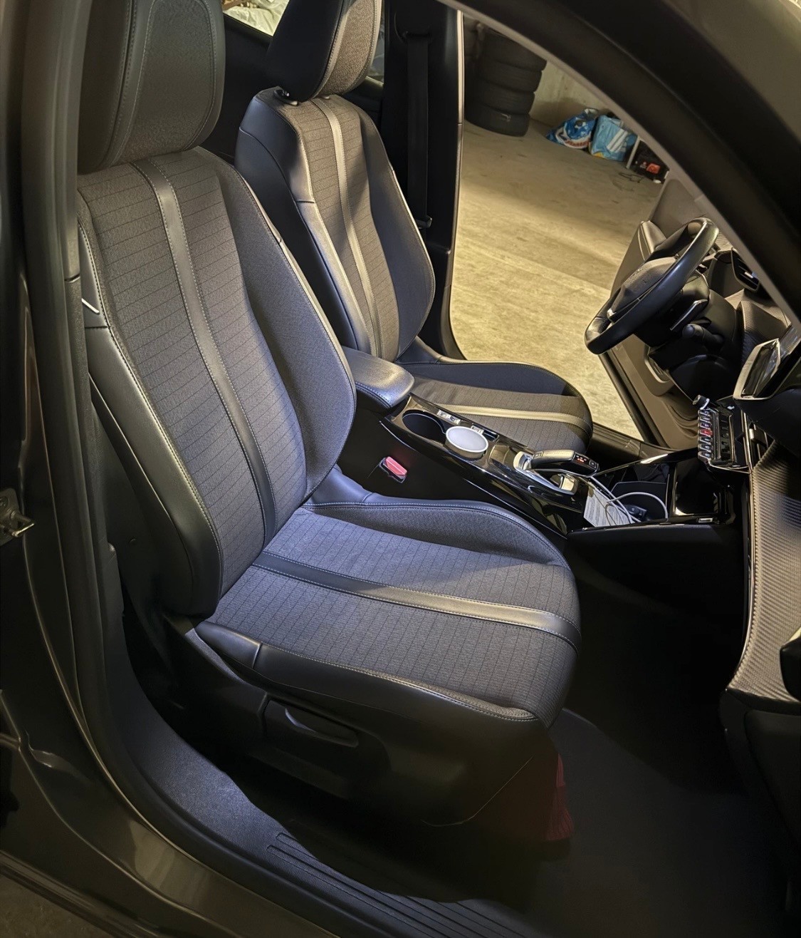 PEUGEOT 2008 1.2 PureTech GT Pack EAT8-image-8