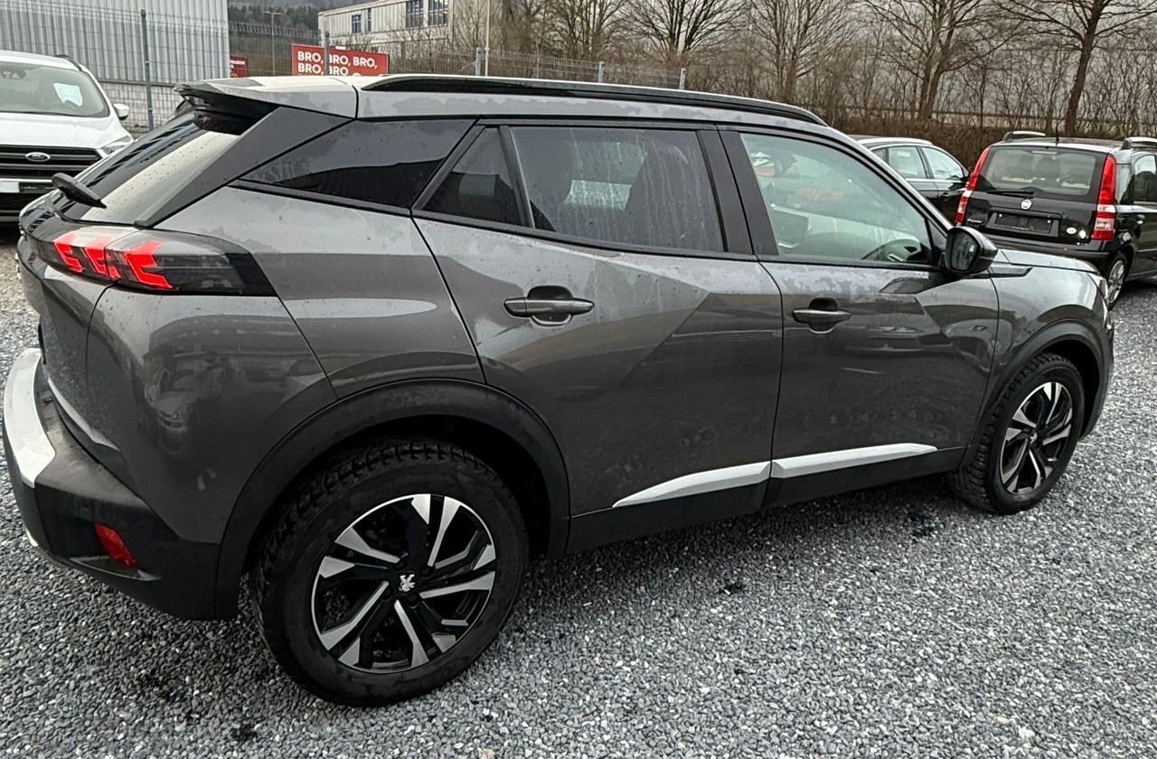 PEUGEOT 2008 1.2 PureTech GT Pack EAT8-image-4