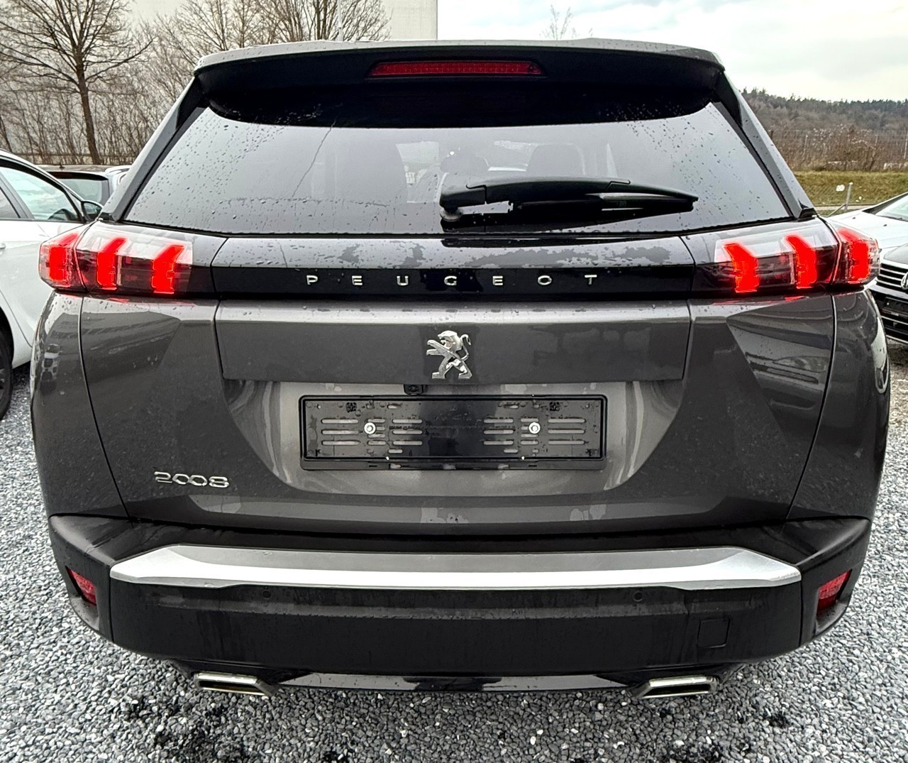 PEUGEOT 2008 1.2 PureTech GT Pack EAT8-image-3