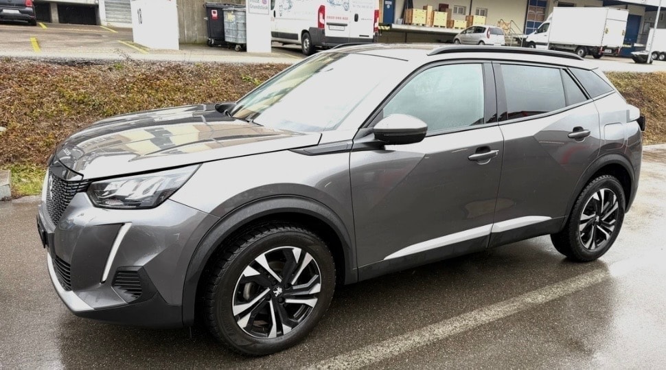 PEUGEOT 2008 1.2 PureTech GT Pack EAT8-image-1