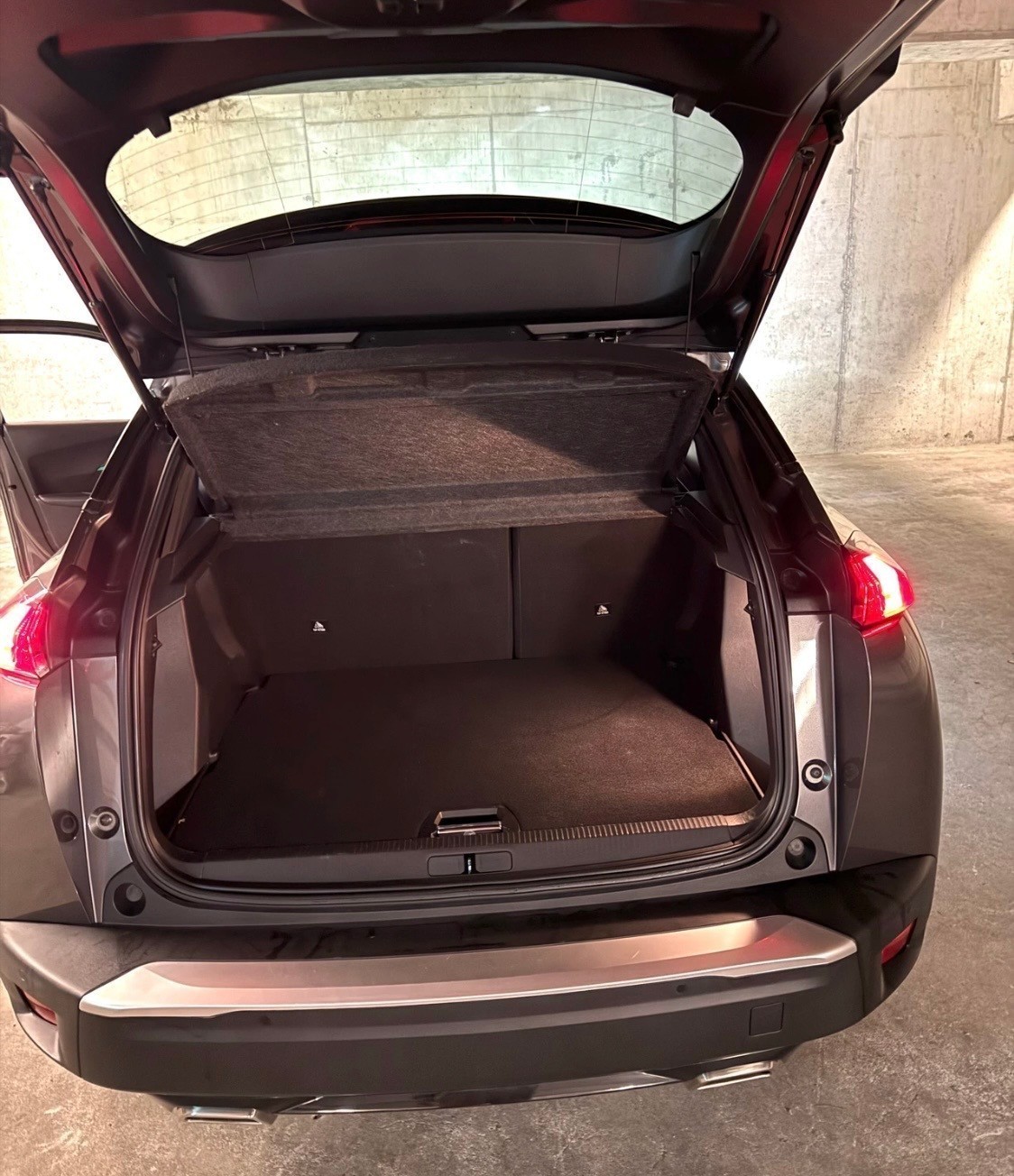 PEUGEOT 2008 1.2 PureTech GT Pack EAT8-image-6
