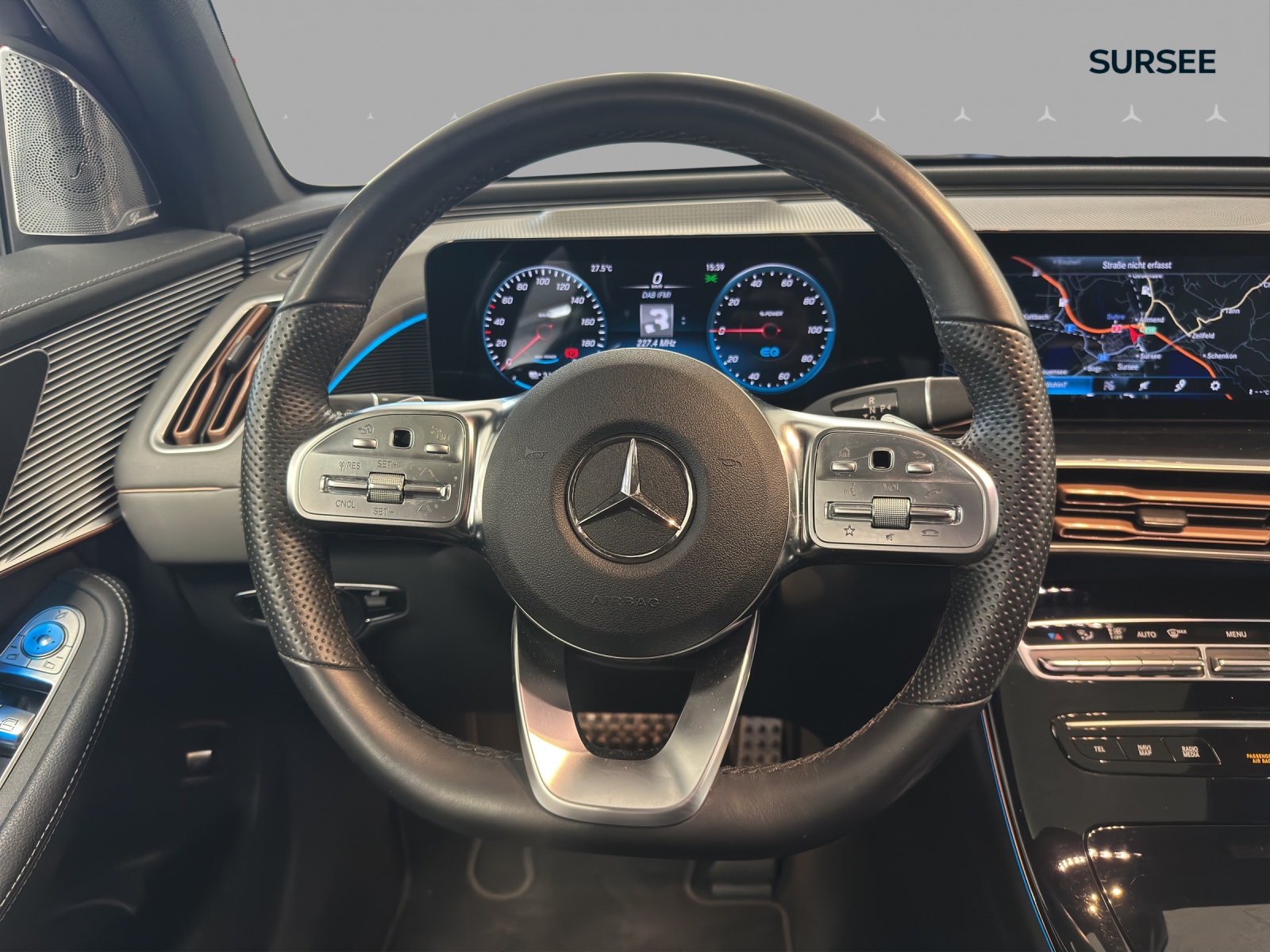 MERCEDES-BENZ EQC 400 AMG Line 4Matic-image-9