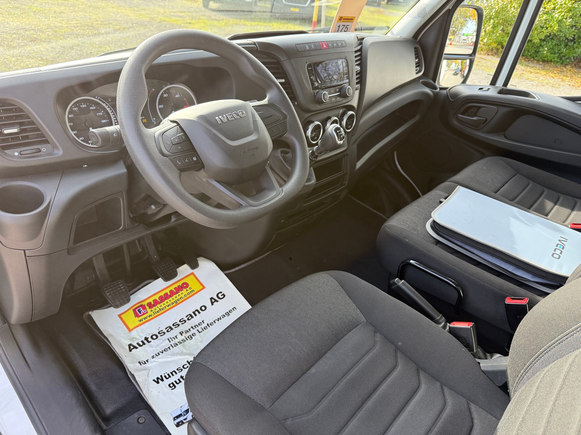 IVECO Daily 35C16 Koffer Hebebühne AHK-image-10