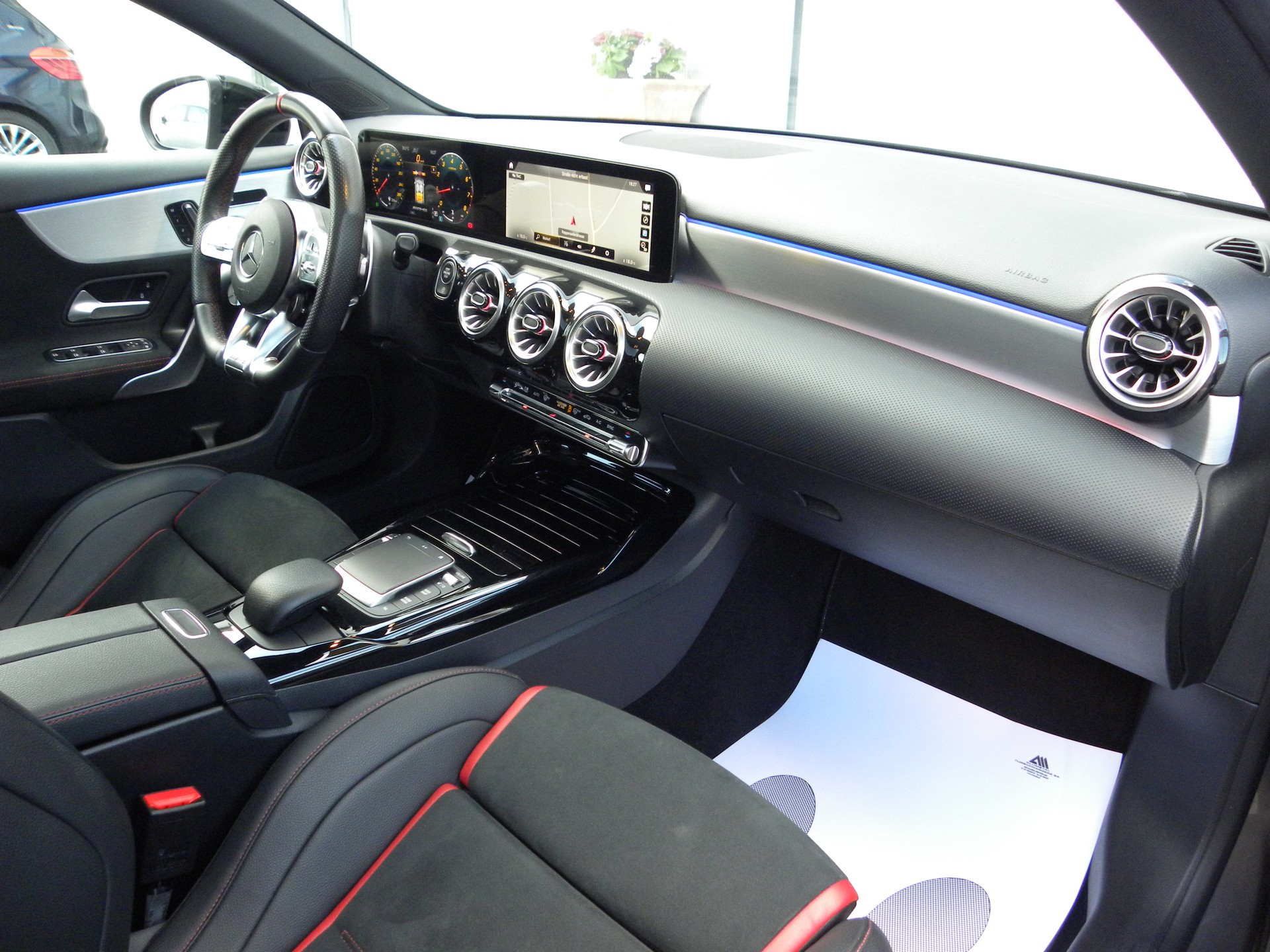 MERCEDES-BENZ A 35 AMG 4Matic Speedshift Performance Paket-image-7