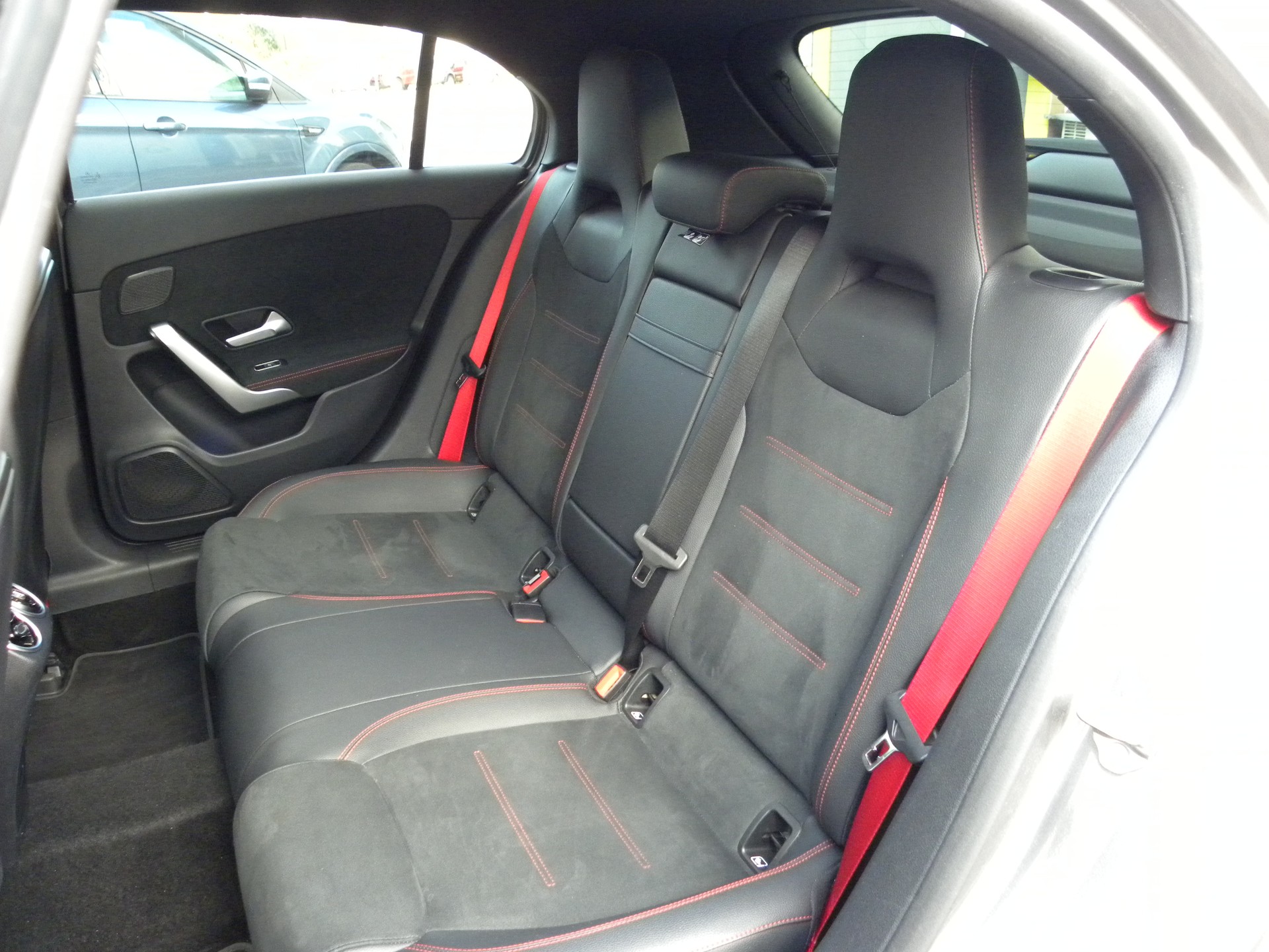 MERCEDES-BENZ A 35 AMG 4Matic Speedshift Performance Paket-image-9