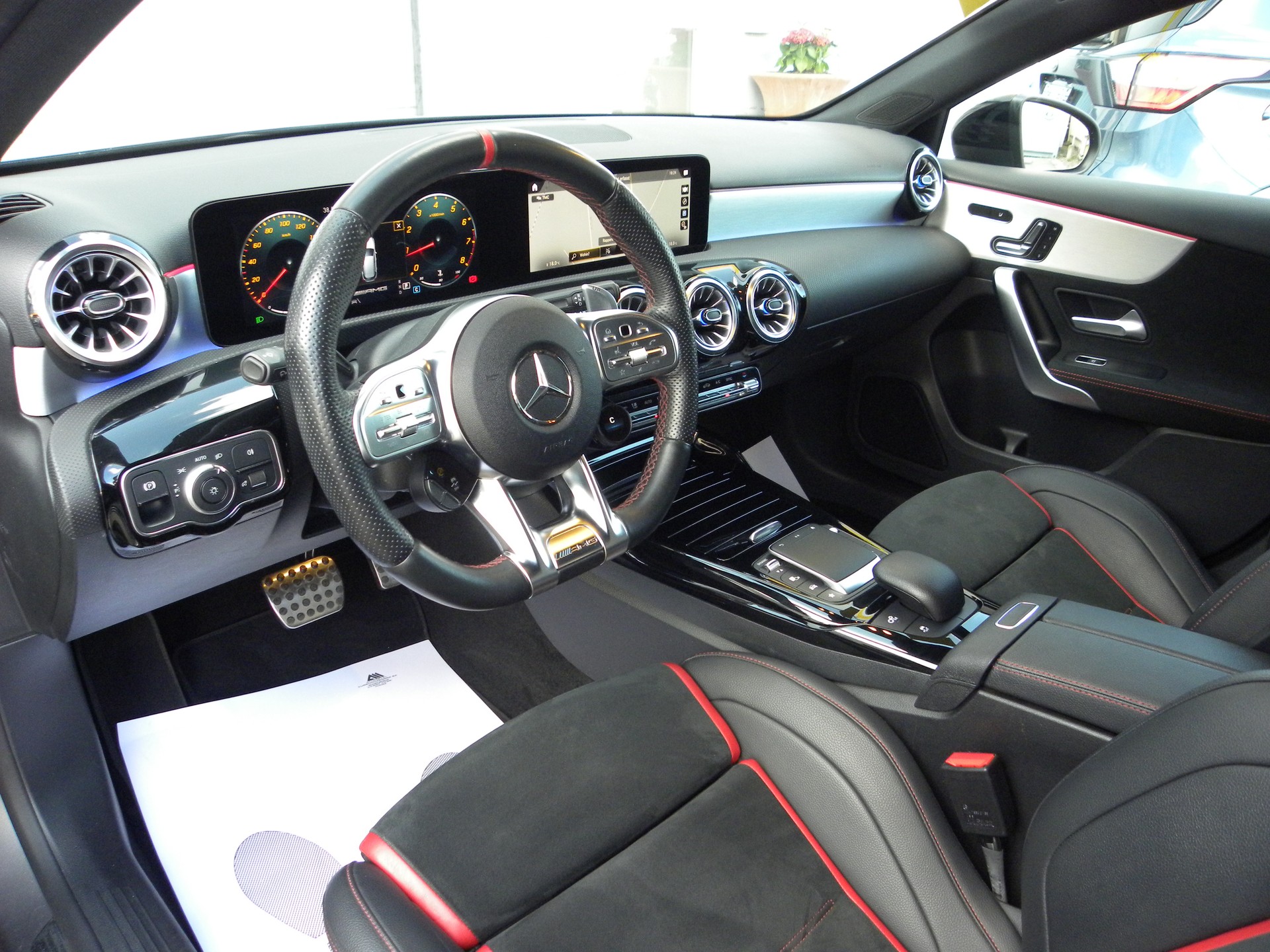 MERCEDES-BENZ A 35 AMG 4Matic Speedshift Performance Paket-image-6