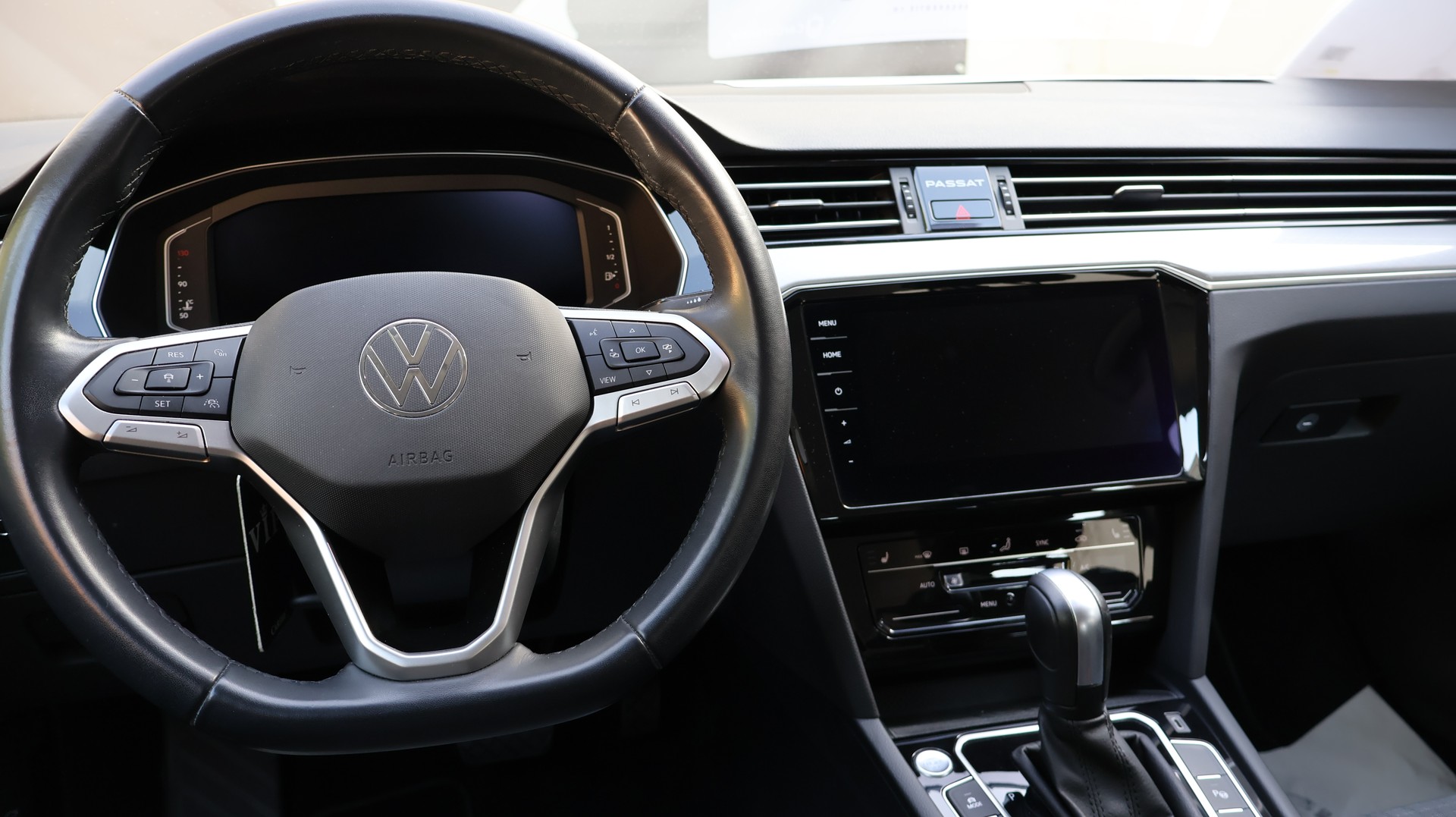 VW Passat 2.0 TDI BMT Business DSG-image-14