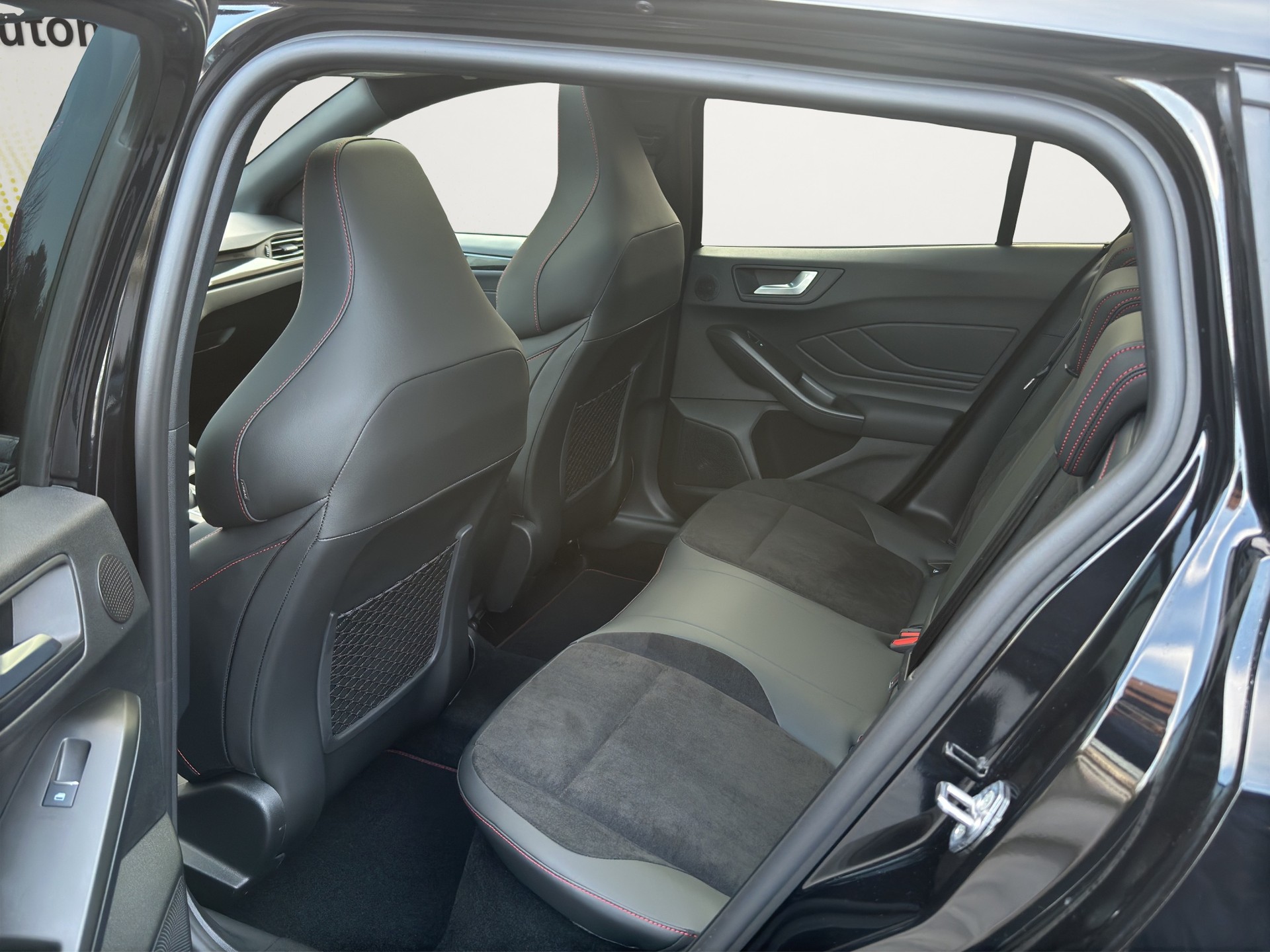 FORD Focus 2.3 ST X Automat Panoramadach-image-16