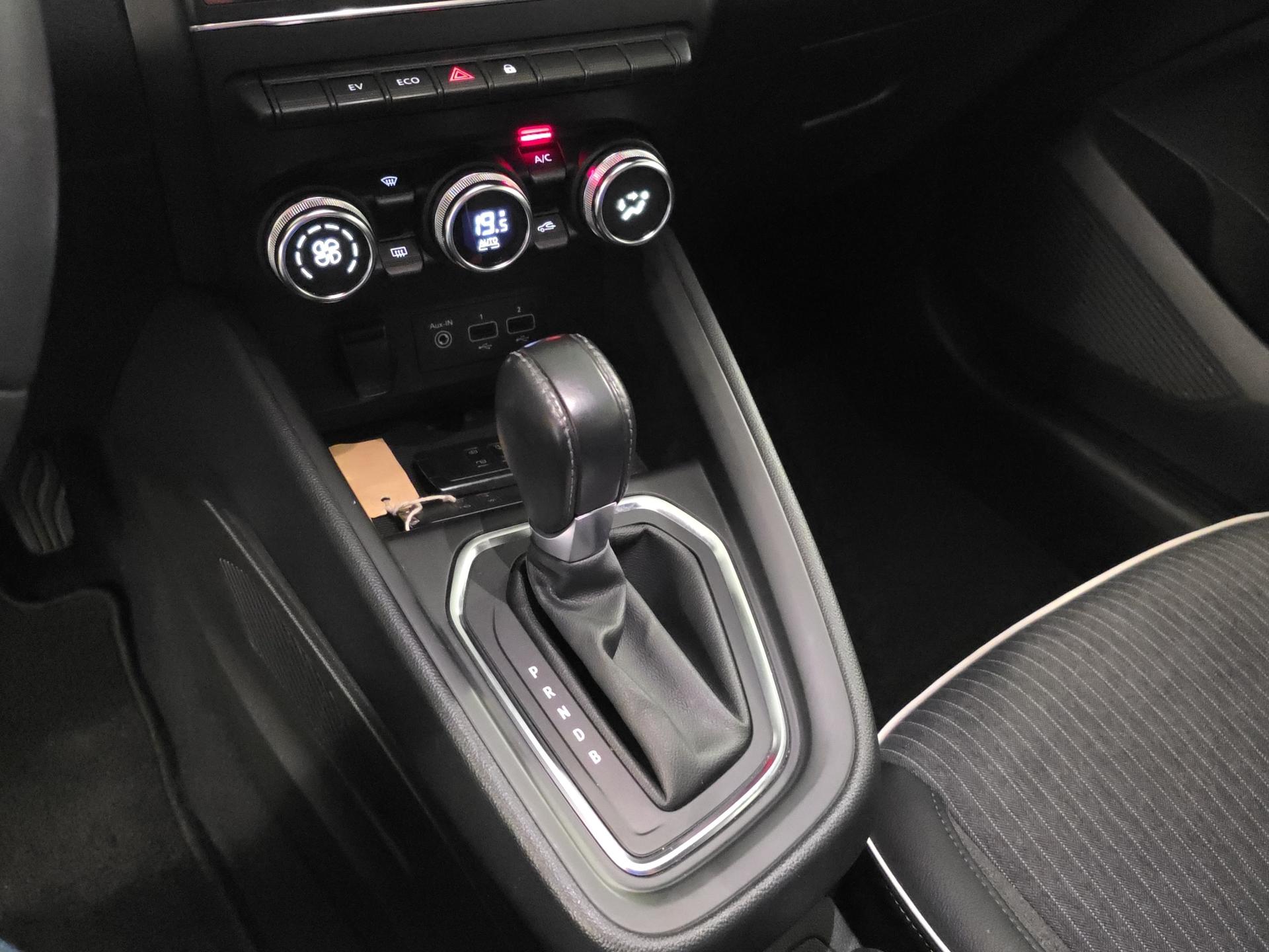 RENAULT Clio 1.6 E-Tech Intens-image-23