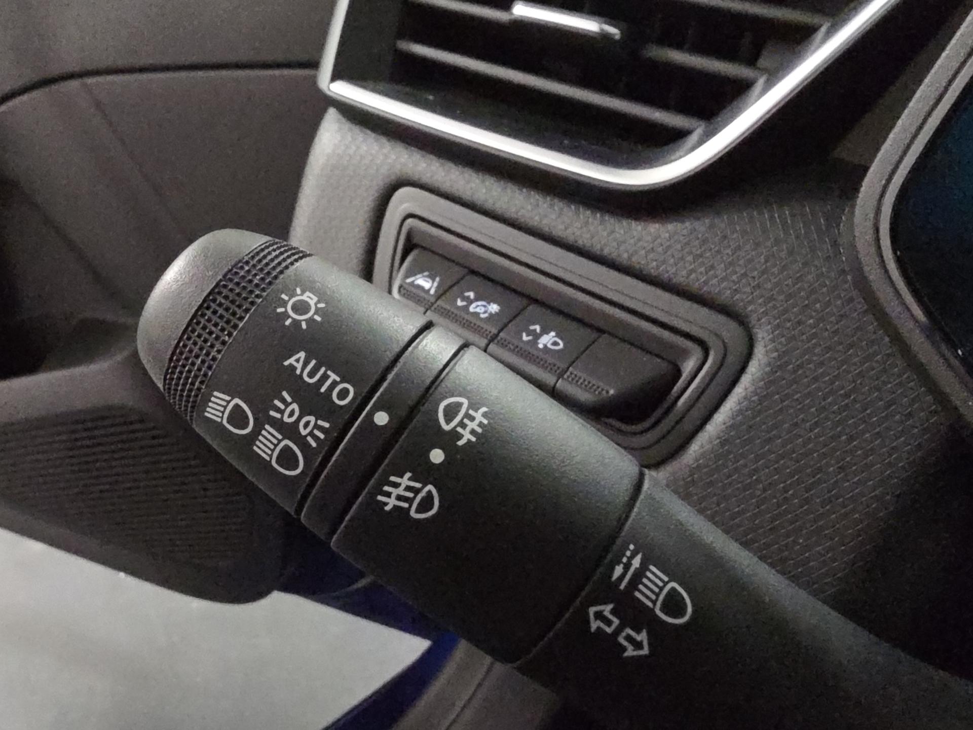 RENAULT Clio 1.6 E-Tech Intens-image-21