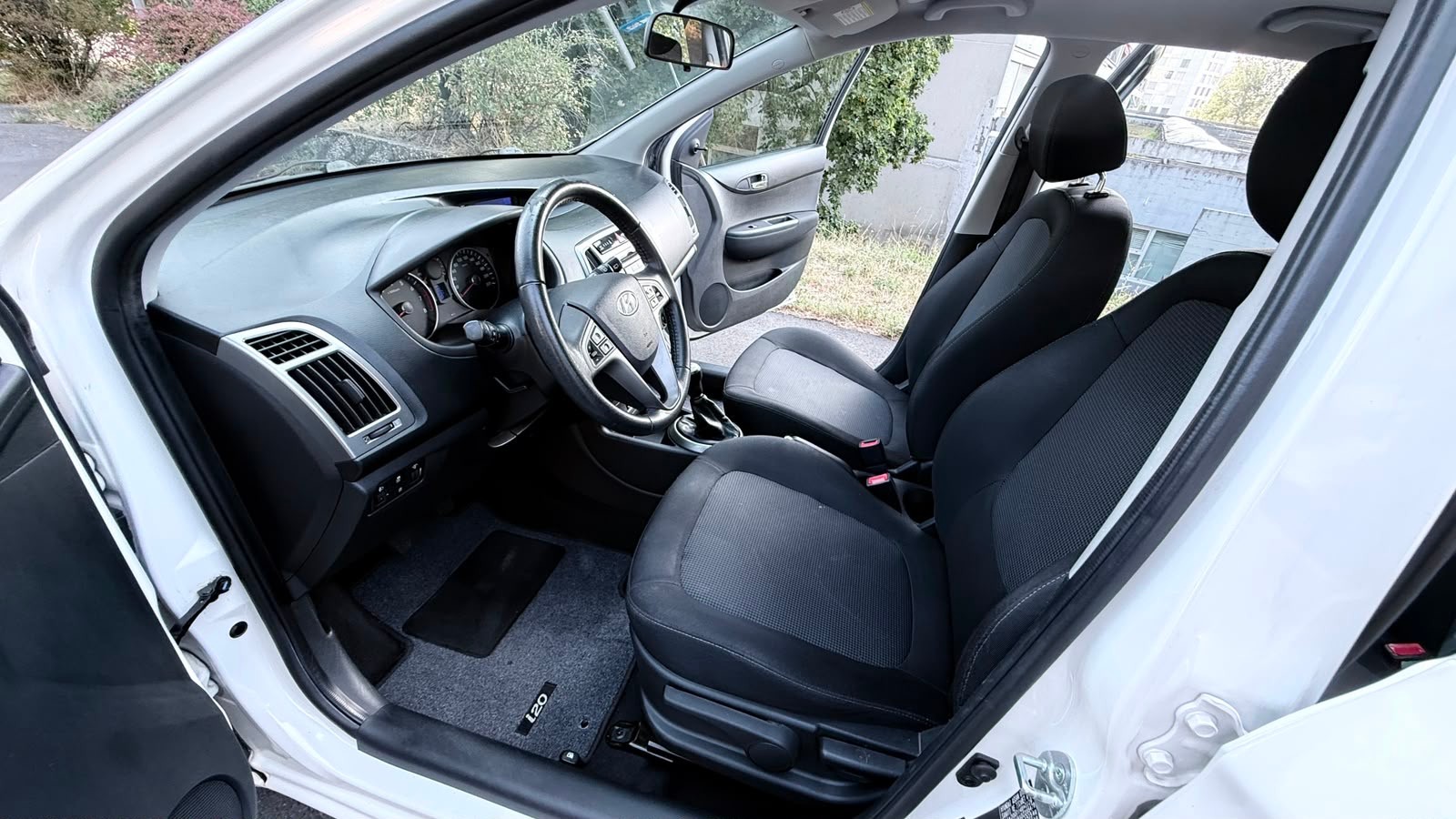HYUNDAI i20 1.2 Comfort-image-9