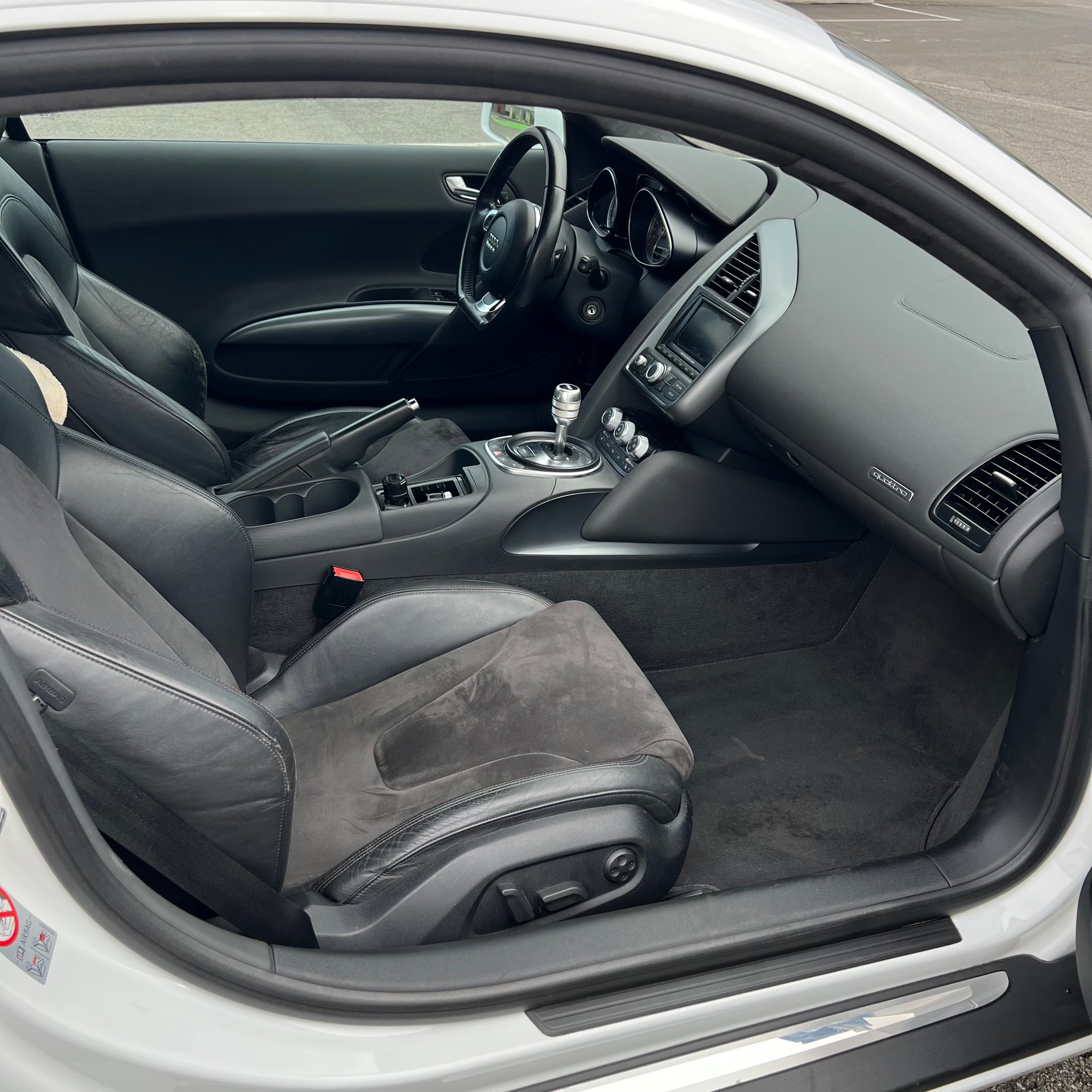 AUDI R8 Coupé 4.2-image-8