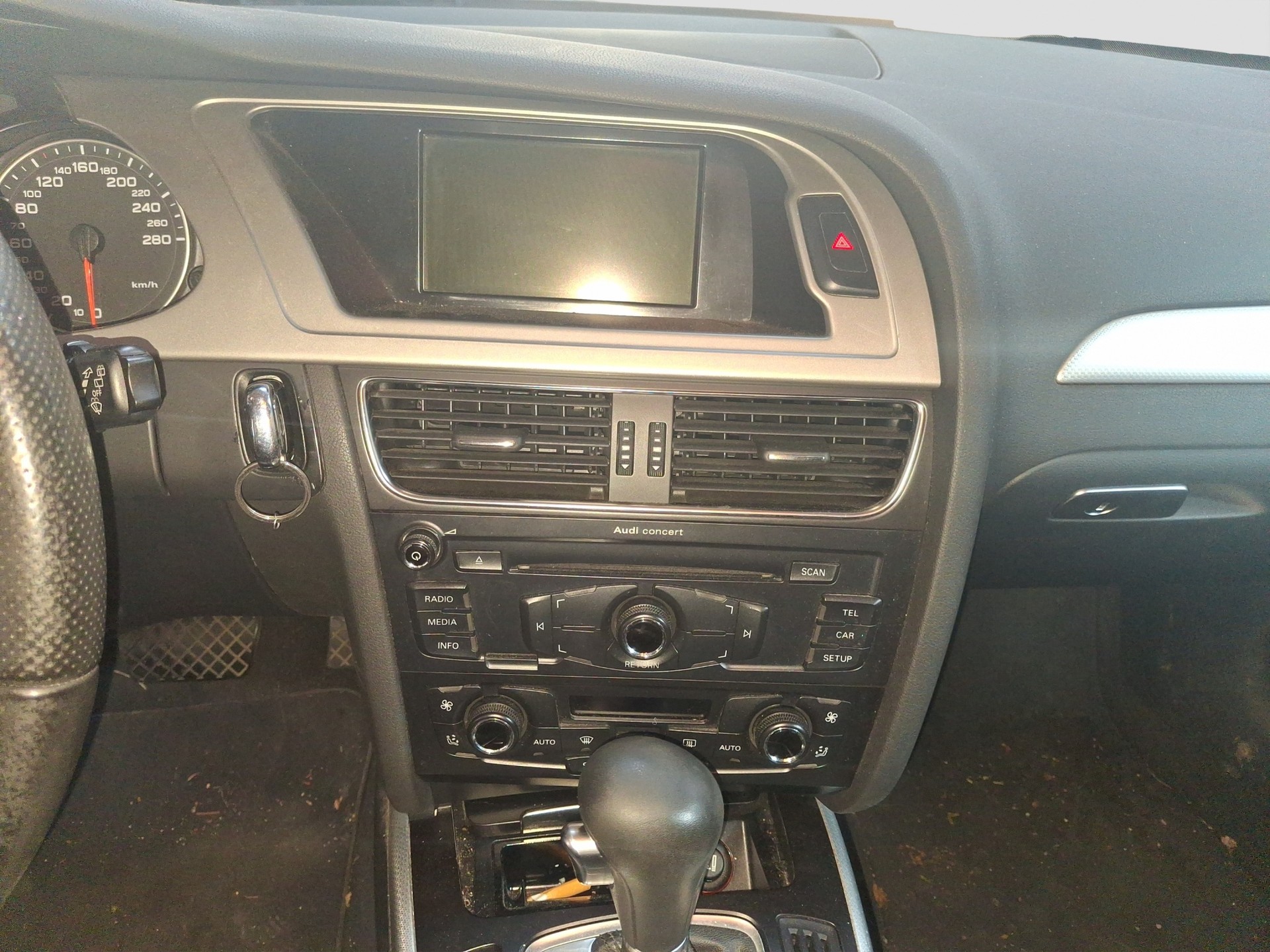 AUDI A4 Avant 2.0 TFSI multitronic-image-11