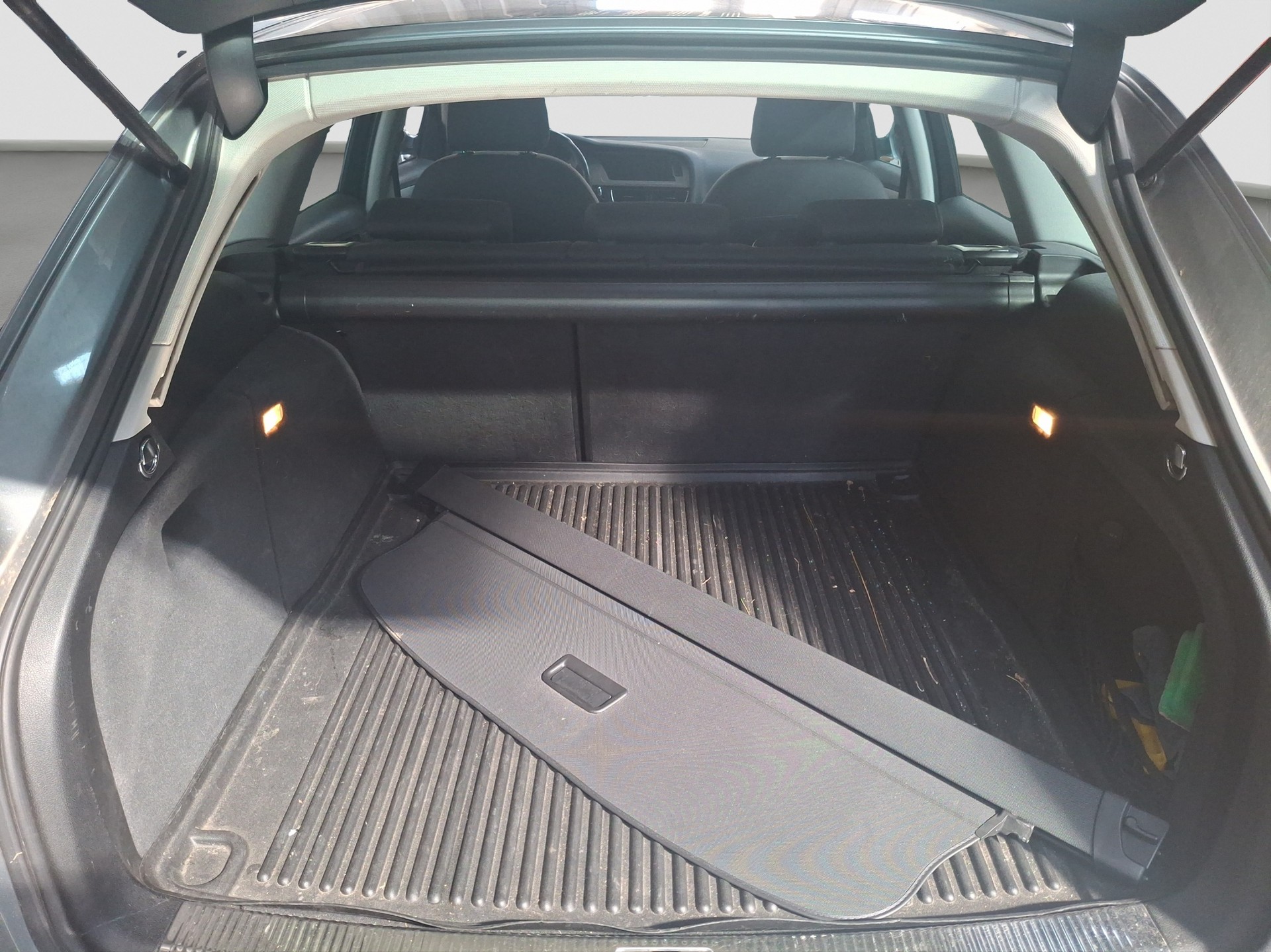 AUDI A4 Avant 2.0 TFSI multitronic-image-6