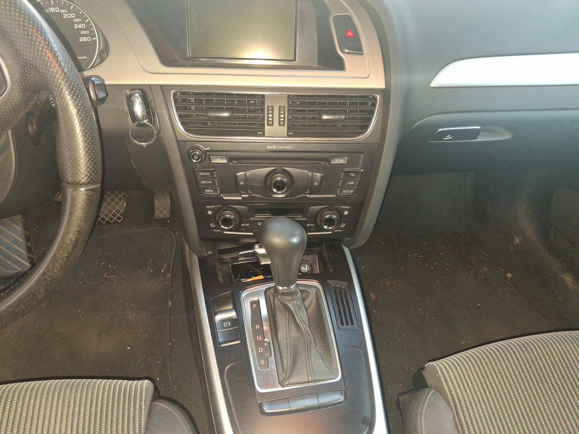 AUDI A4 Avant 2.0 TFSI multitronic-image-10