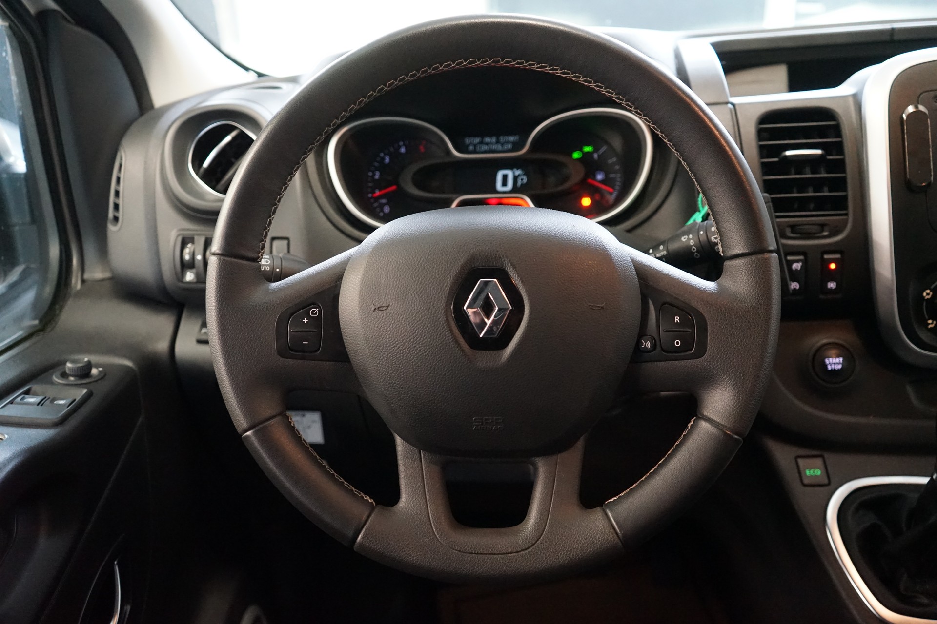 RENAULT Trafic Blue dCi 170 EDC Spacenomad-image-8