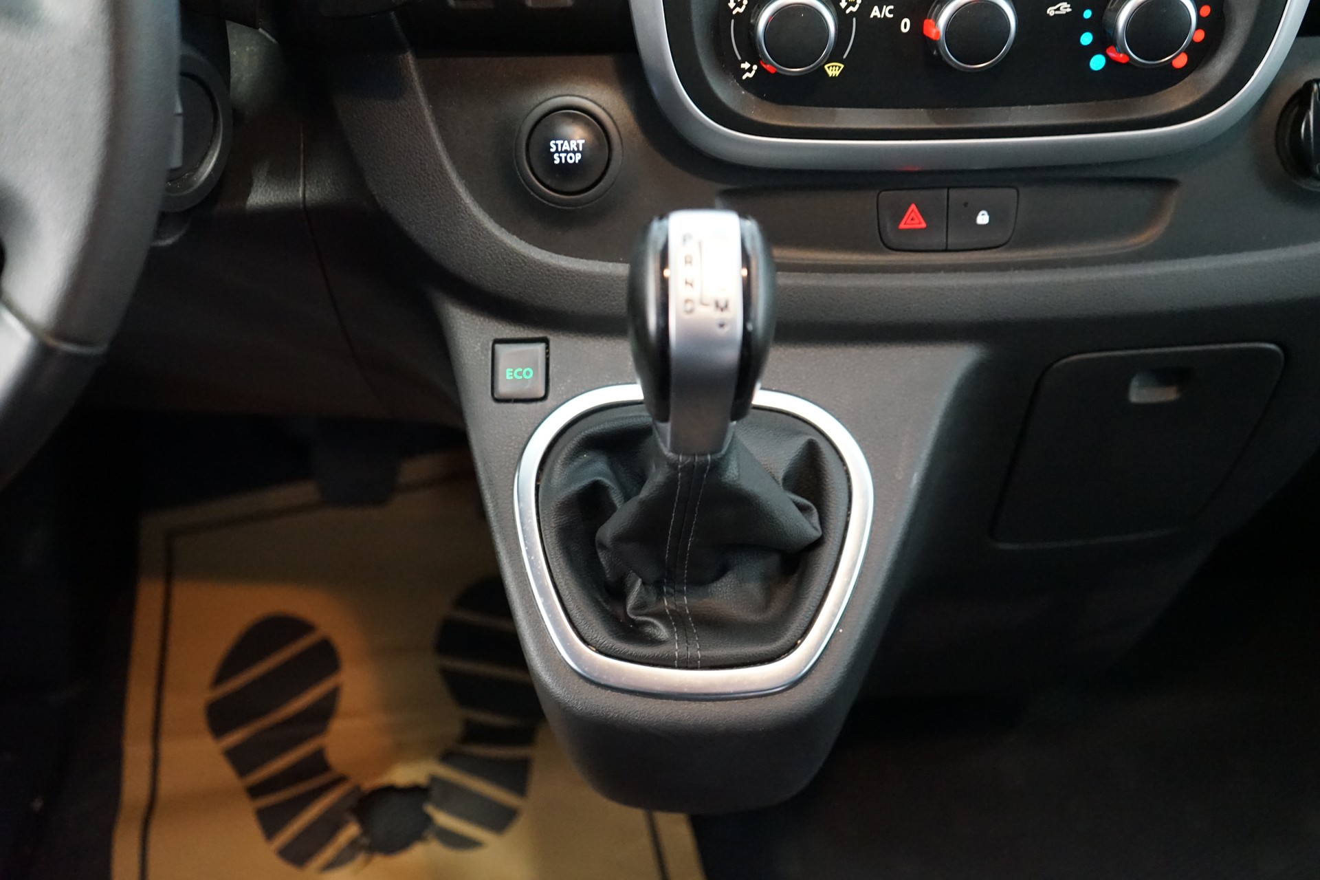 RENAULT Trafic Blue dCi 170 EDC Spacenomad-image-12