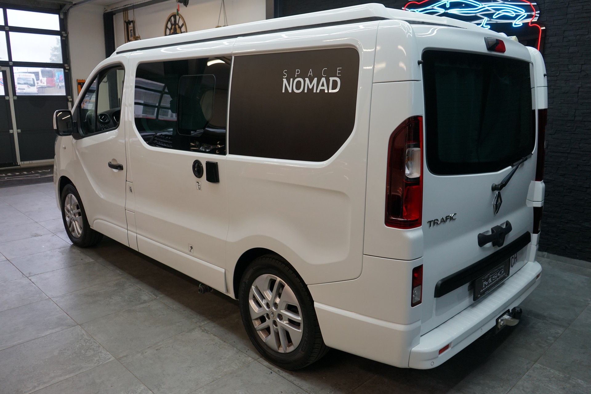 RENAULT Trafic Blue dCi 170 EDC Spacenomad-showroom-element-2