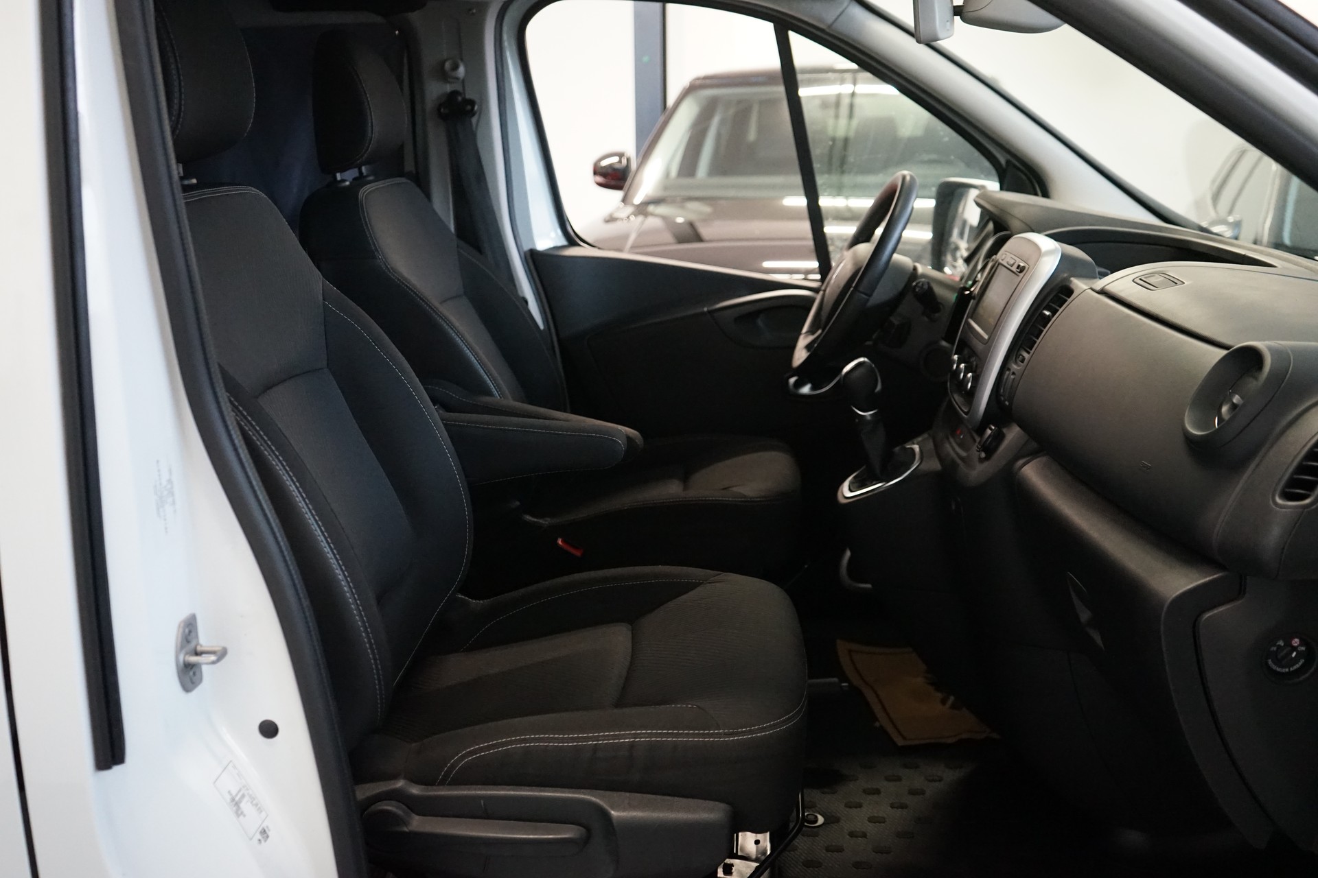RENAULT Trafic Blue dCi 170 EDC Spacenomad-image-6