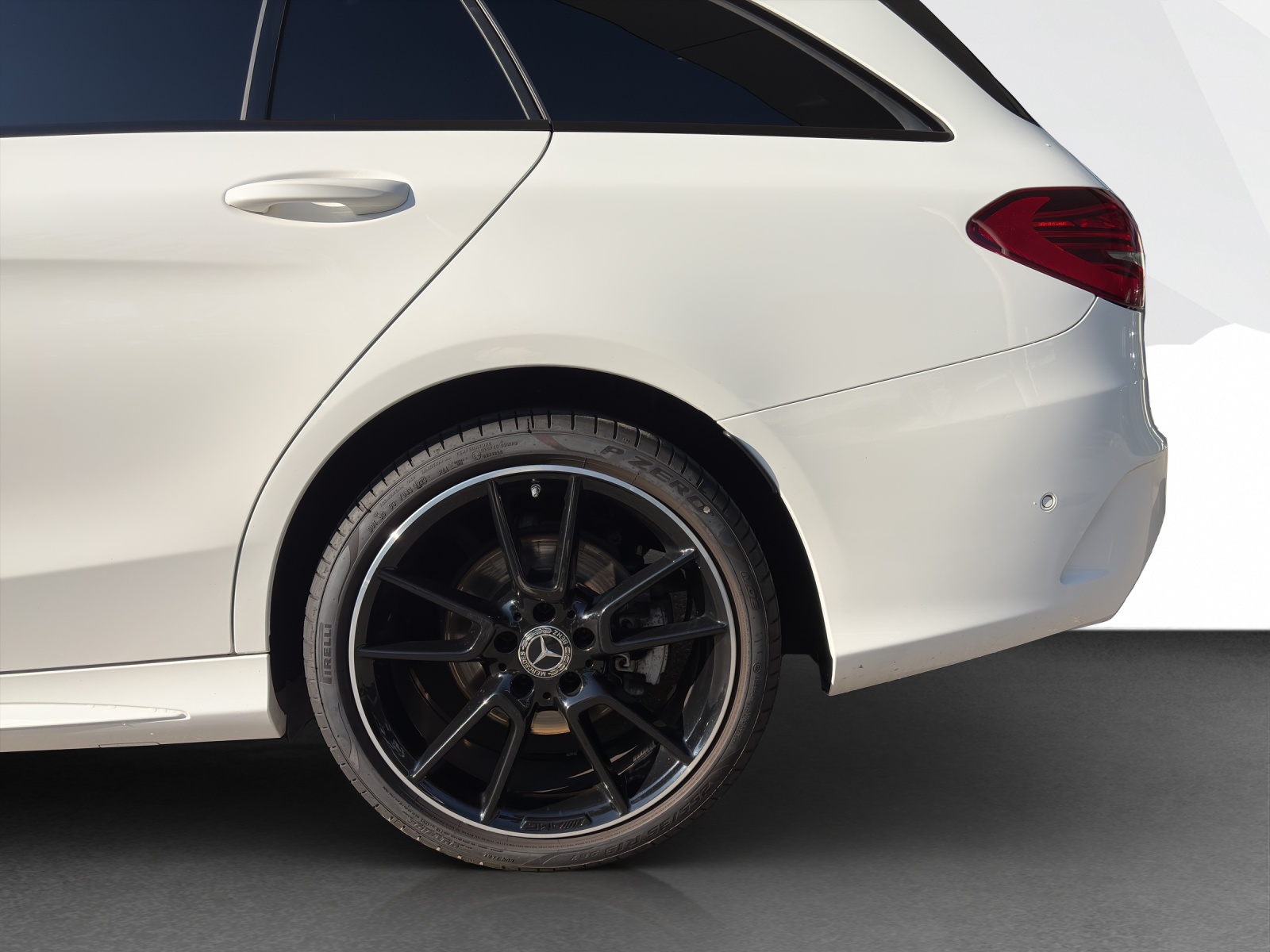 MERCEDES-BENZ C 220 d AMG Line 4matic Kombi-image-21