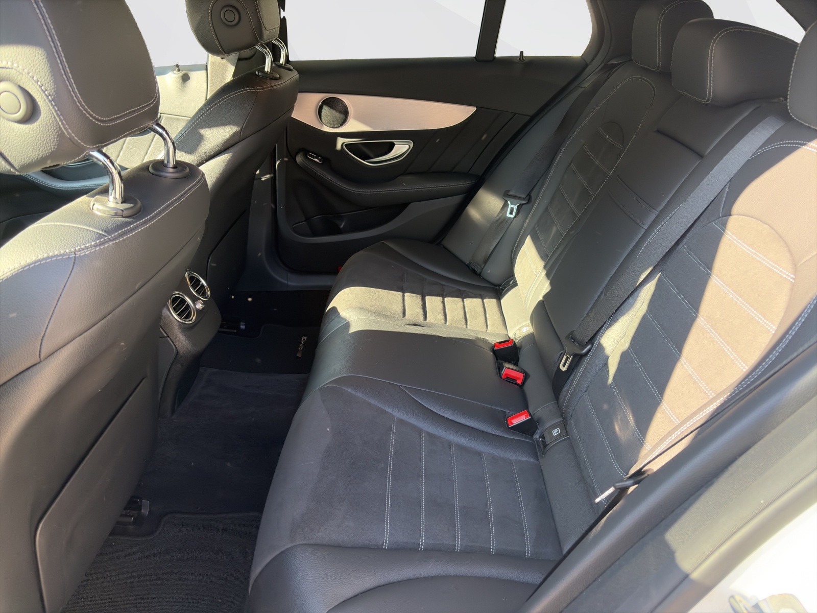 MERCEDES-BENZ C 220 d AMG Line 4matic Kombi-image-17