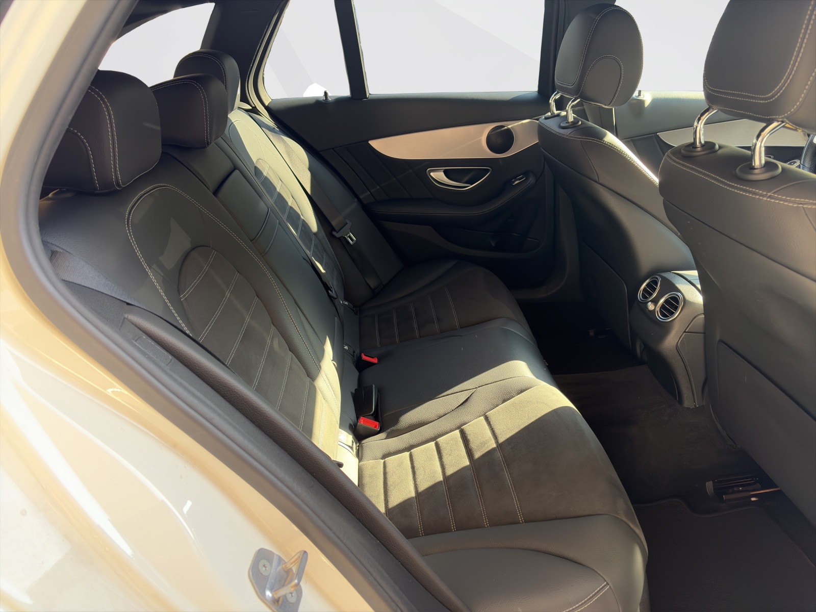 MERCEDES-BENZ C 220 d AMG Line 4matic Kombi-image-19