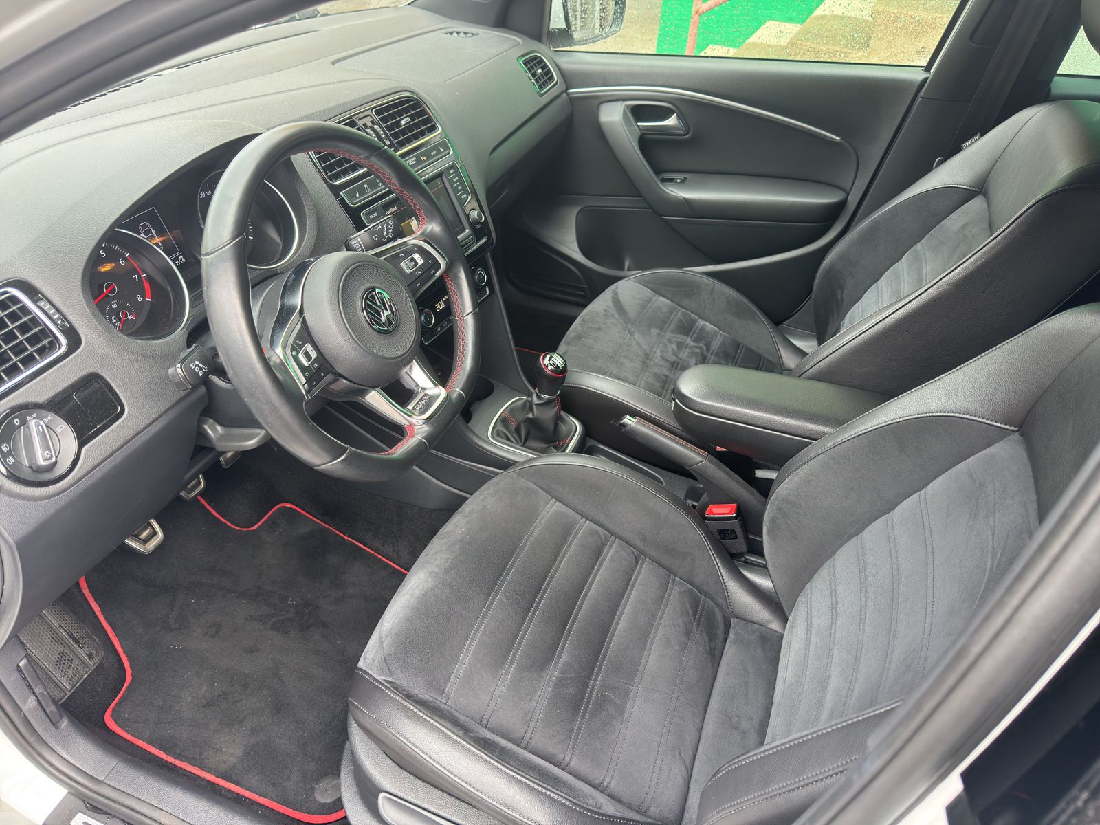 VW Polo 1.8 TSI GTI-image-6