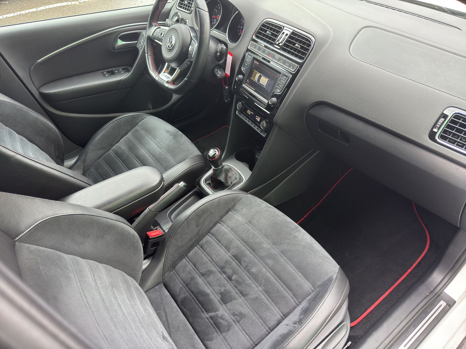VW Polo 1.8 TSI GTI-image-8