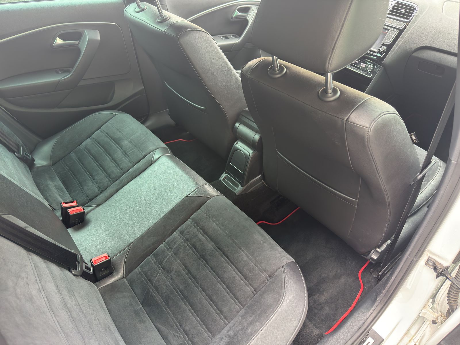 VW Polo 1.8 TSI GTI-image-9