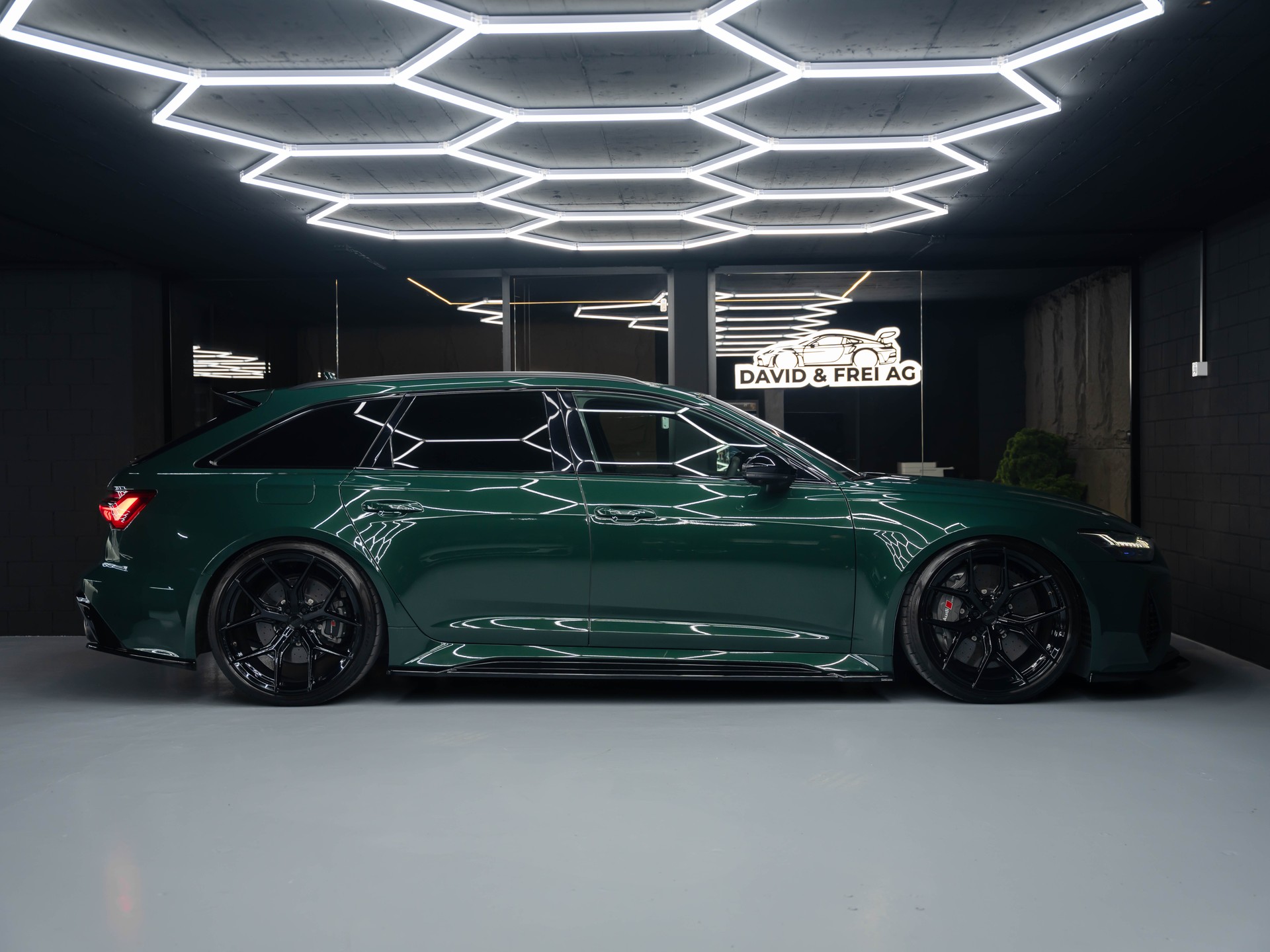 AUDI RS6-image-13