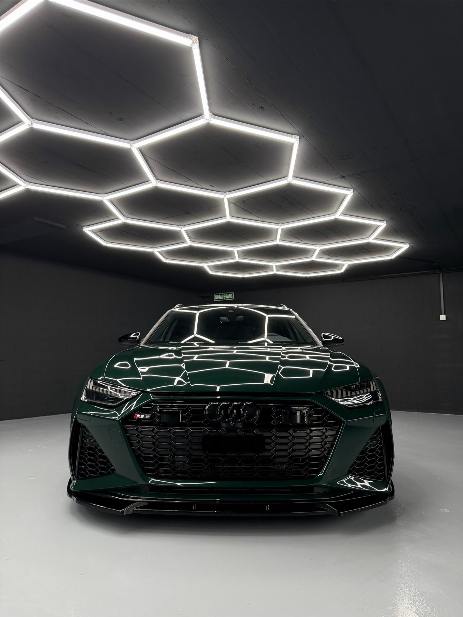 AUDI RS6-image-7