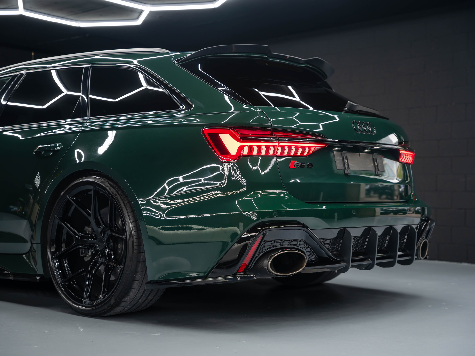 AUDI RS6-image-4