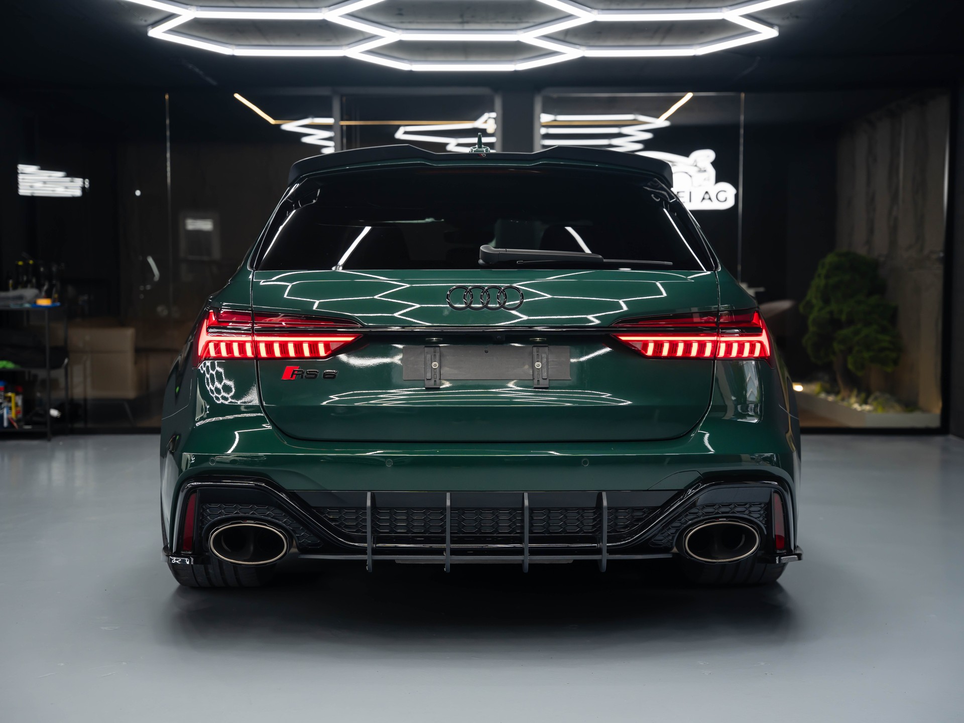 AUDI RS6-image-5