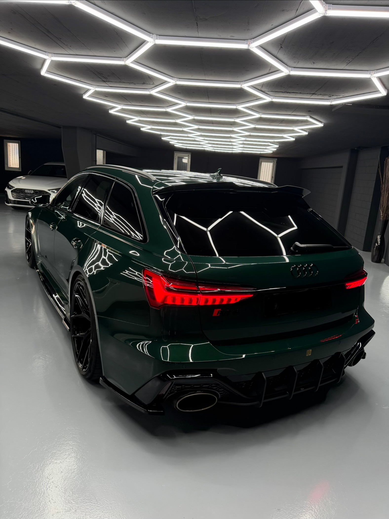 AUDI RS6-image-4