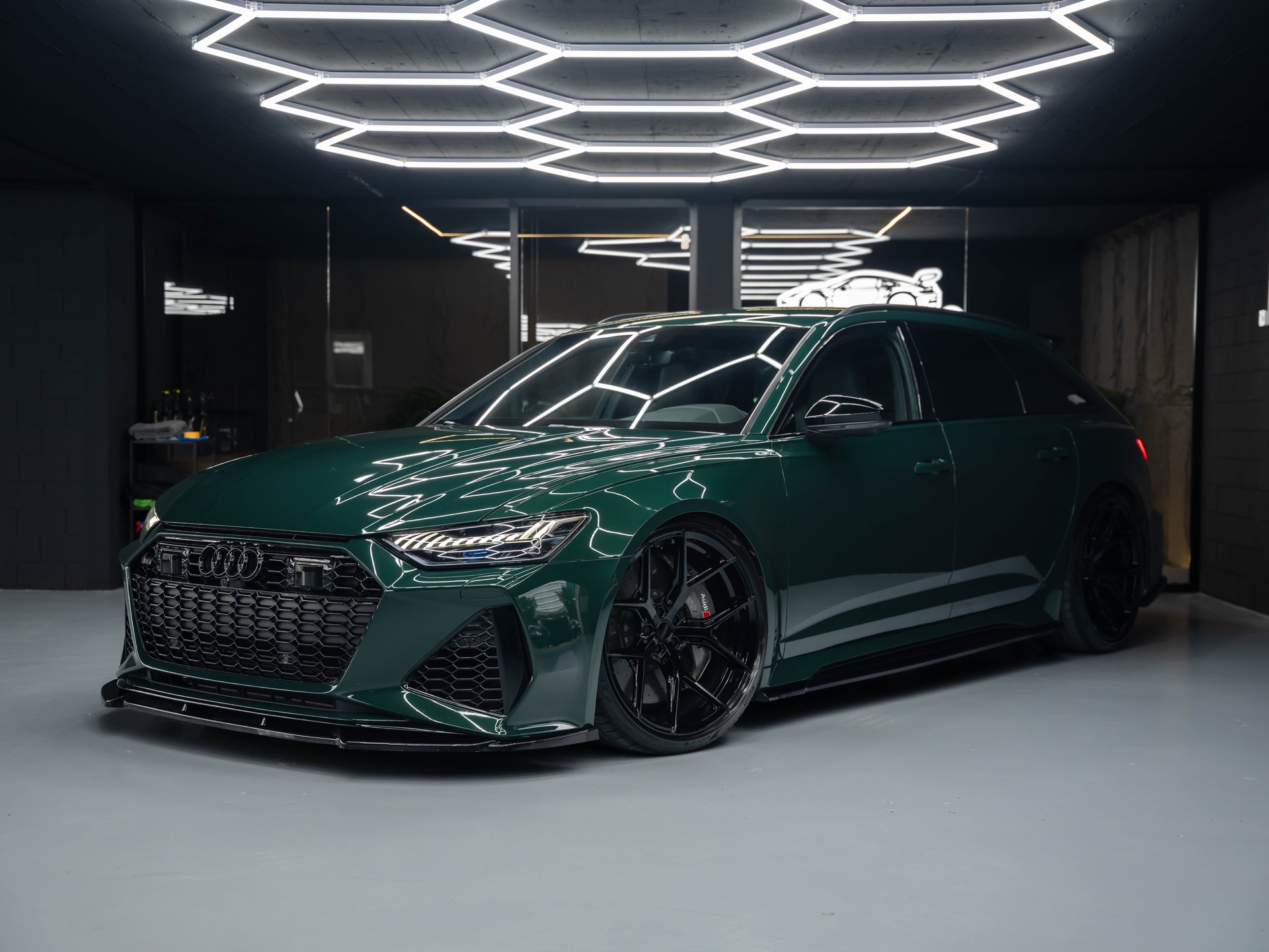AUDI RS6-showroom-element-2