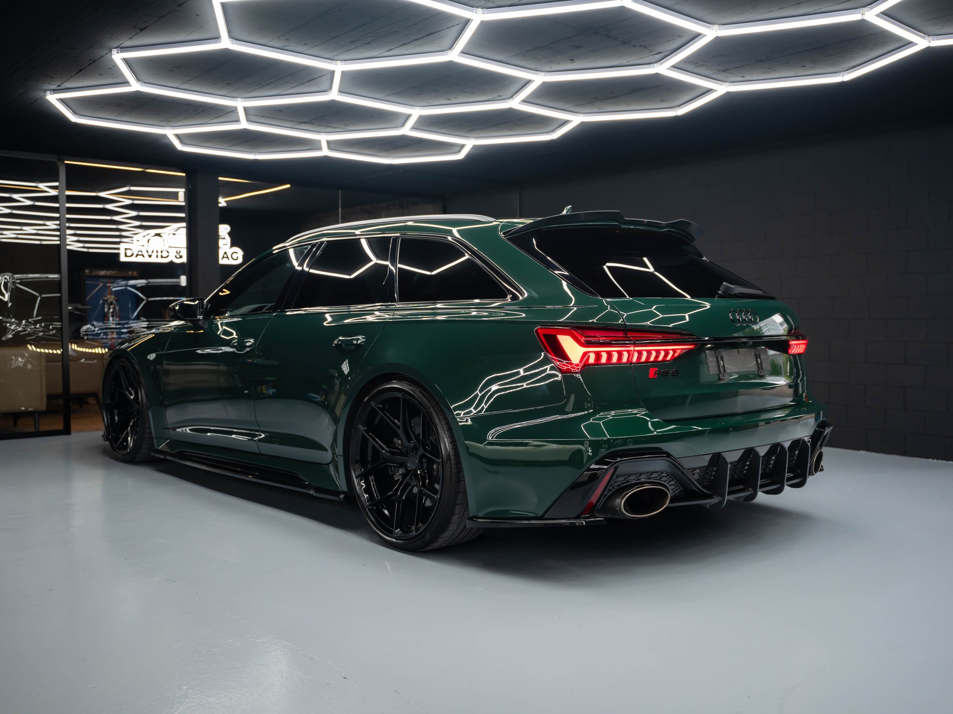 AUDI RS6-showroom-element-3