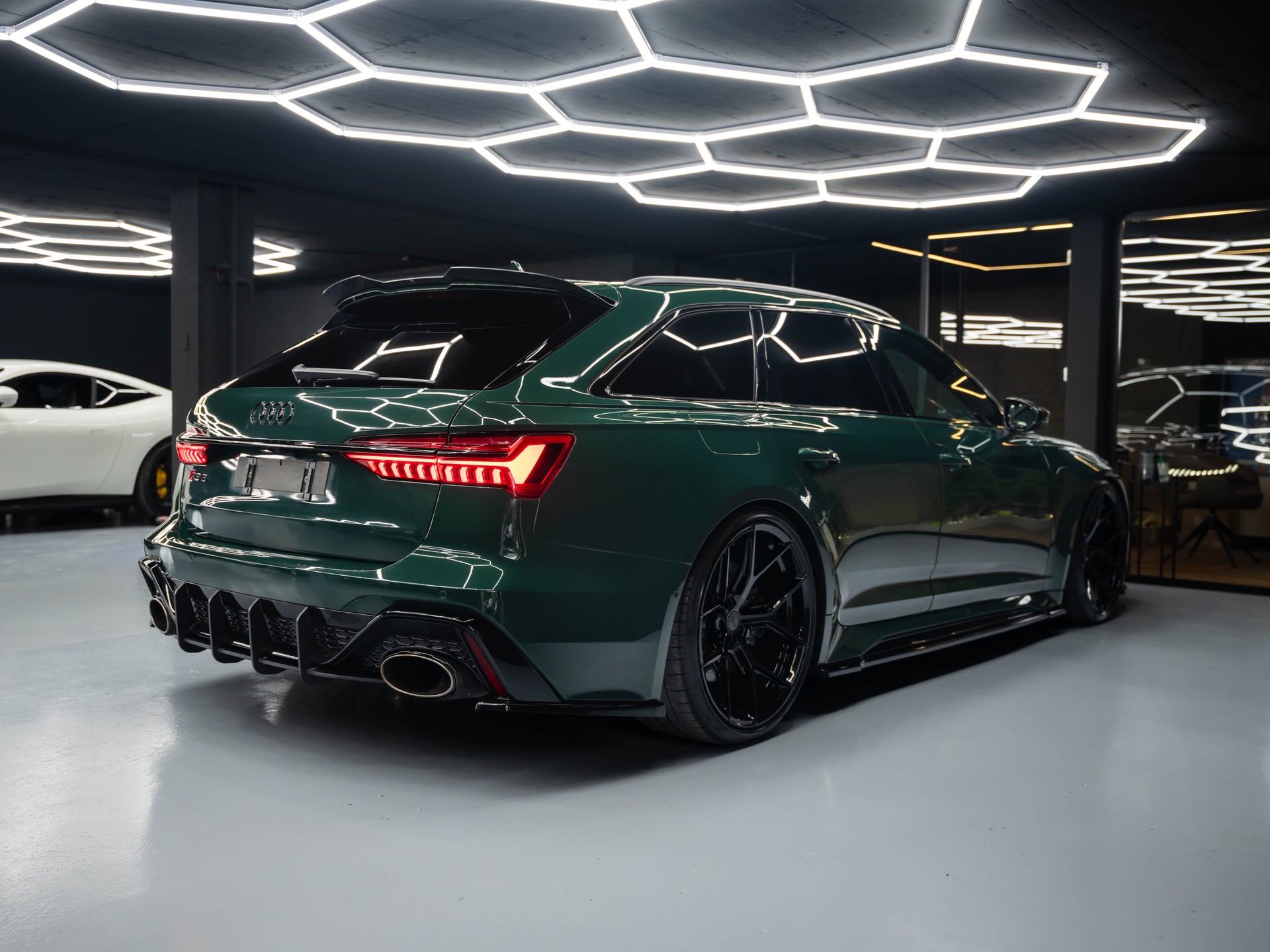 AUDI RS6-image-7
