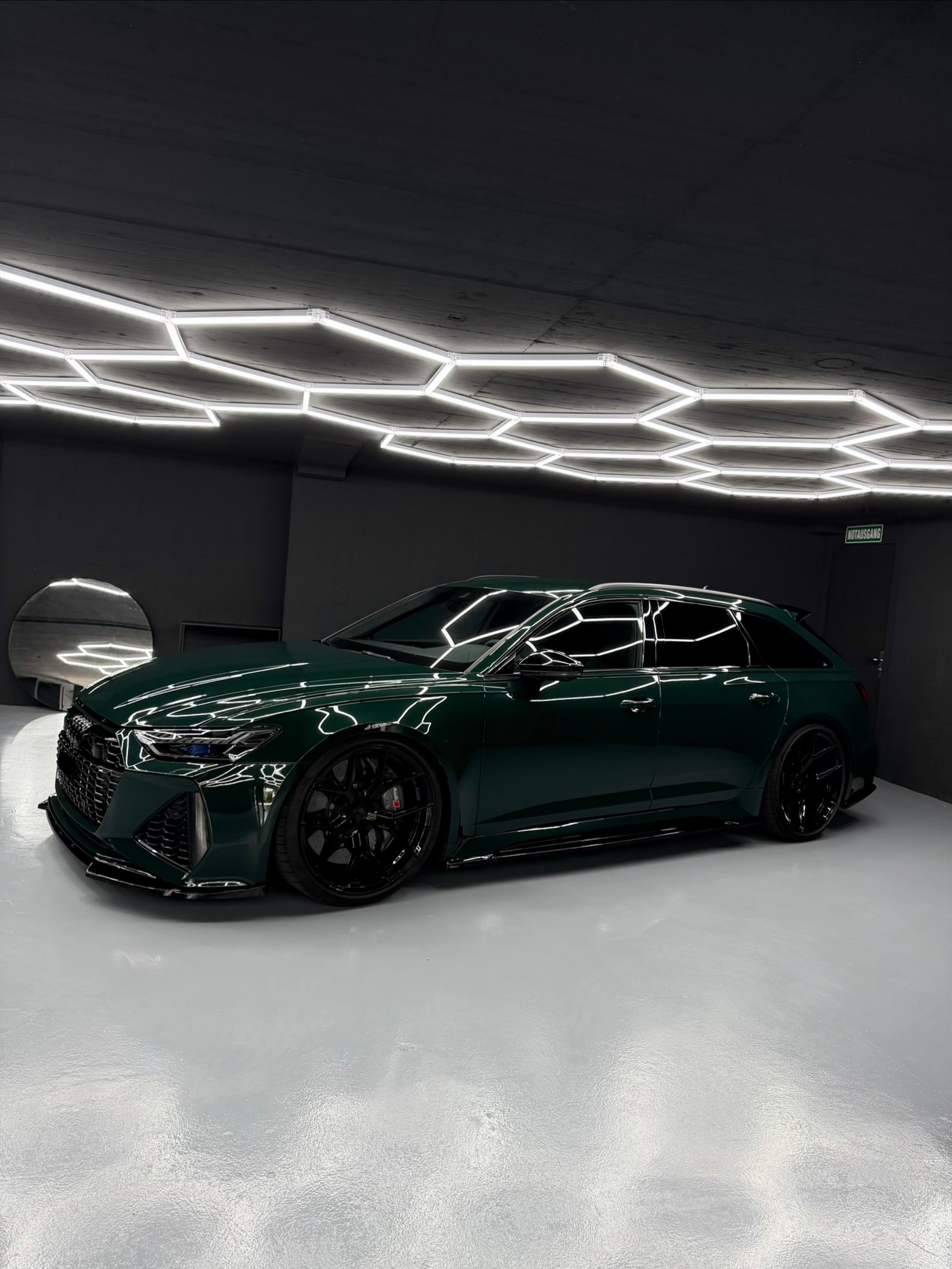 AUDI RS6-image-2