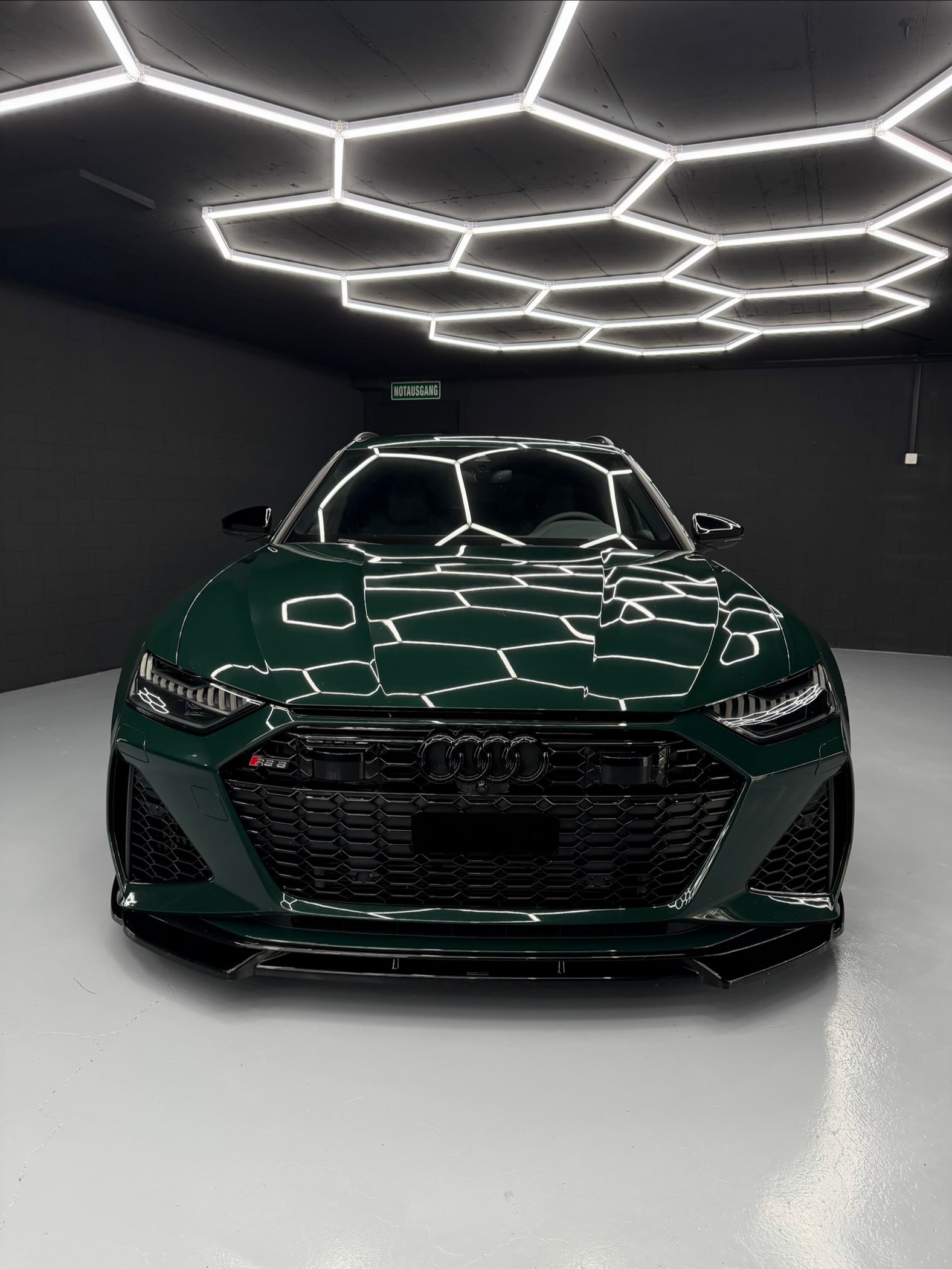 AUDI RS6-image-0