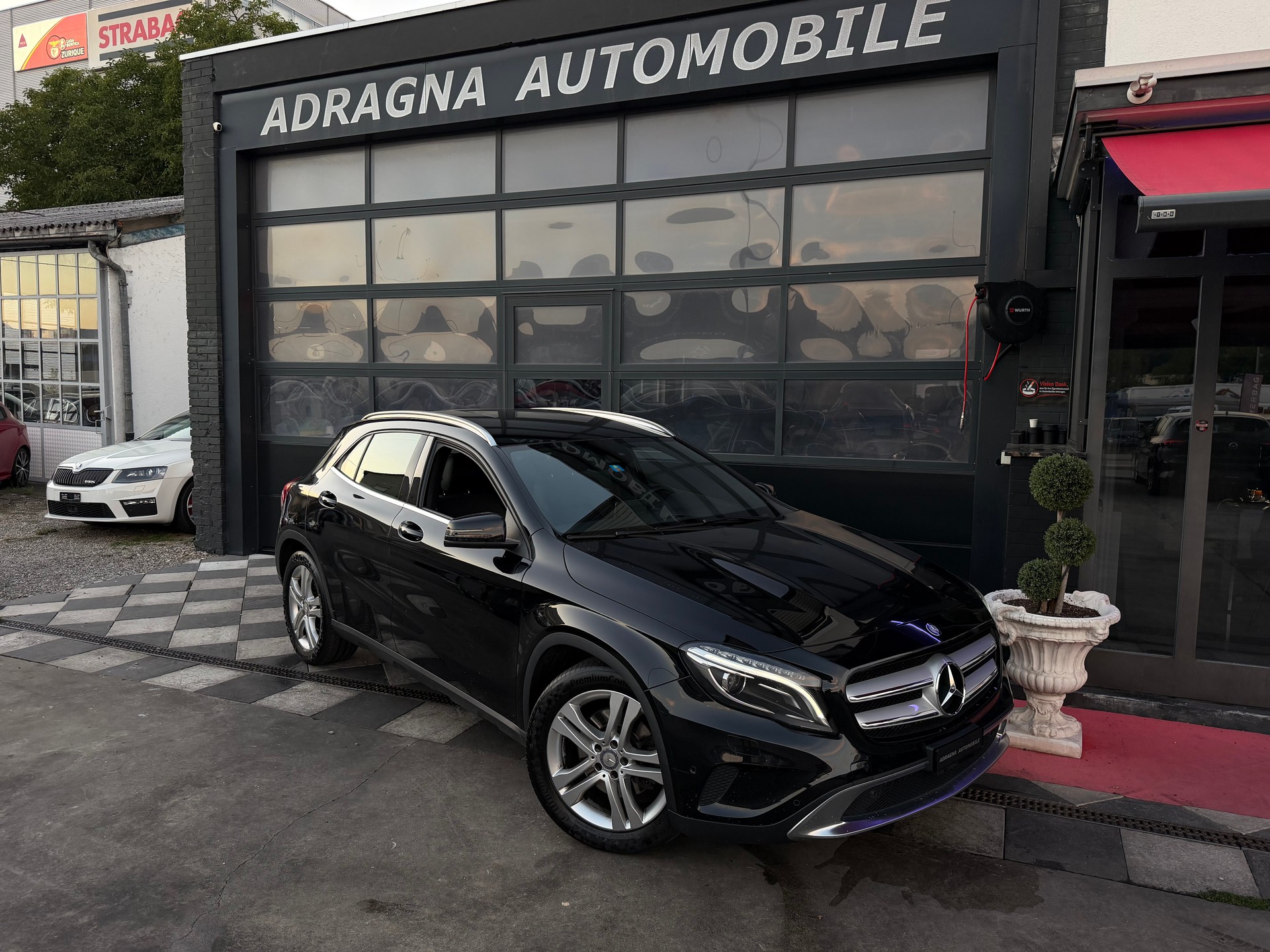 MERCEDES-BENZ GLA 250 Style 4Matic 7G-DCT-image-2