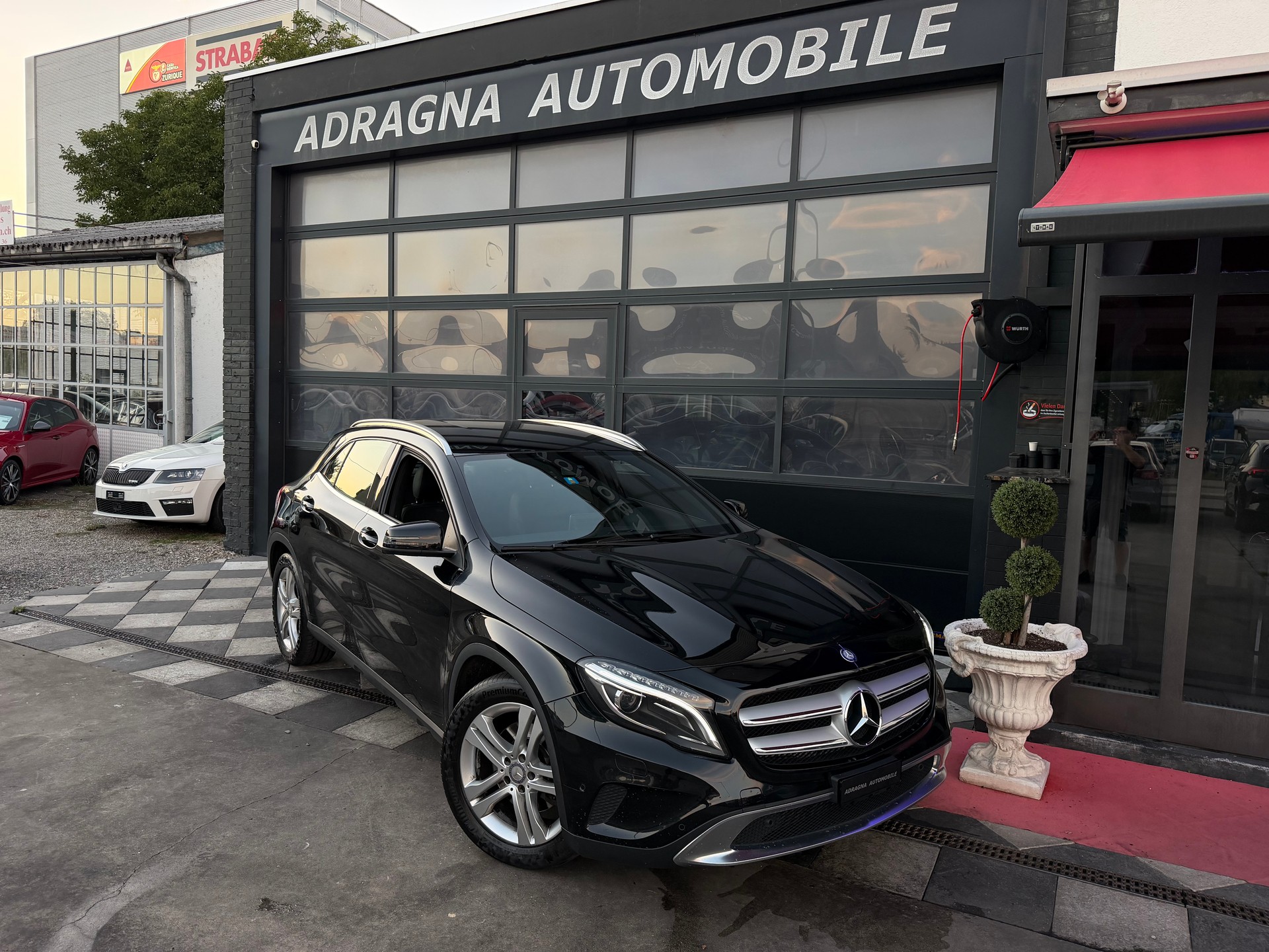 MERCEDES-BENZ GLA 250 Style 4Matic 7G-DCT-image-1