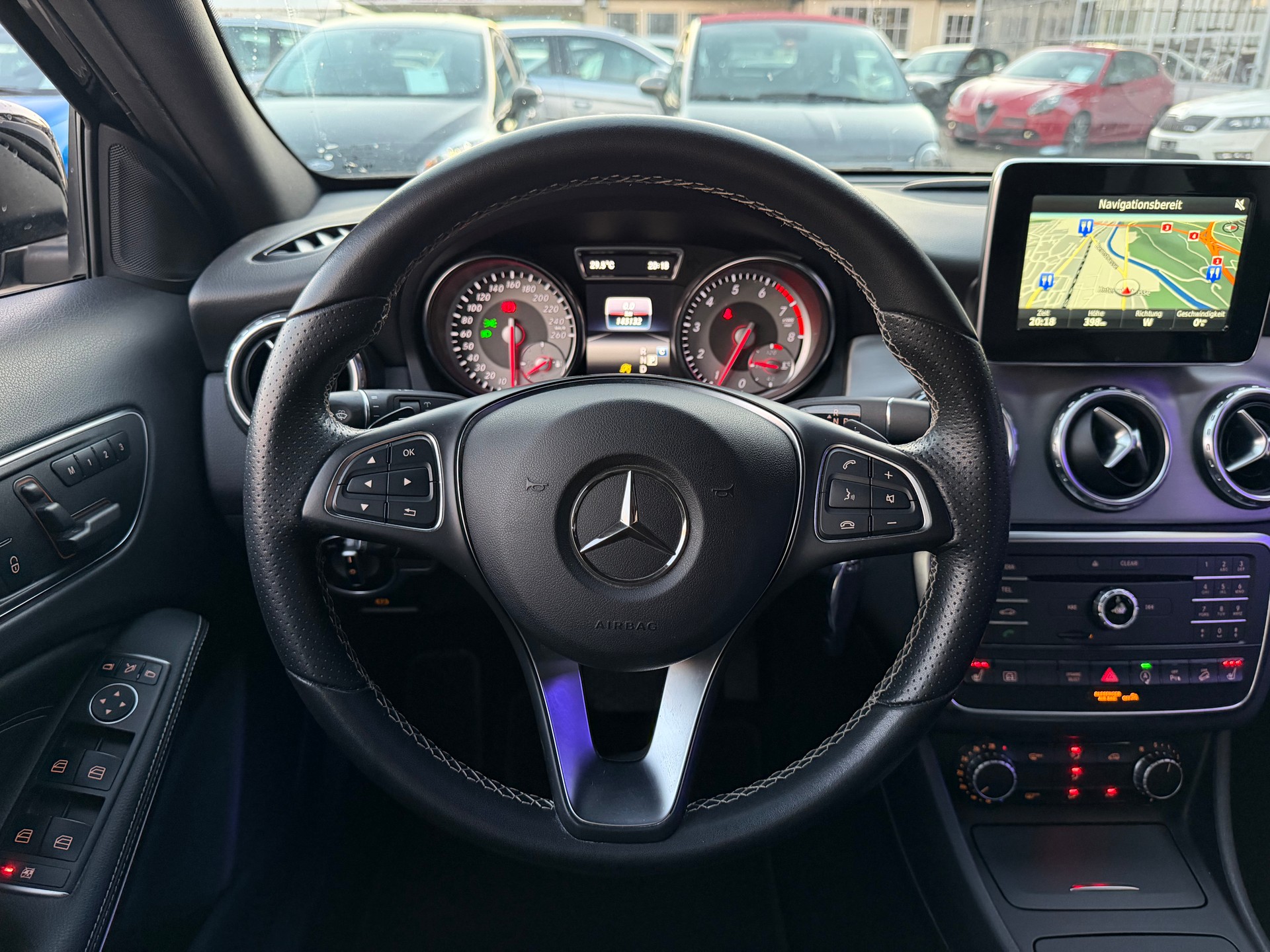 MERCEDES-BENZ GLA 250 Style 4Matic 7G-DCT-image-15