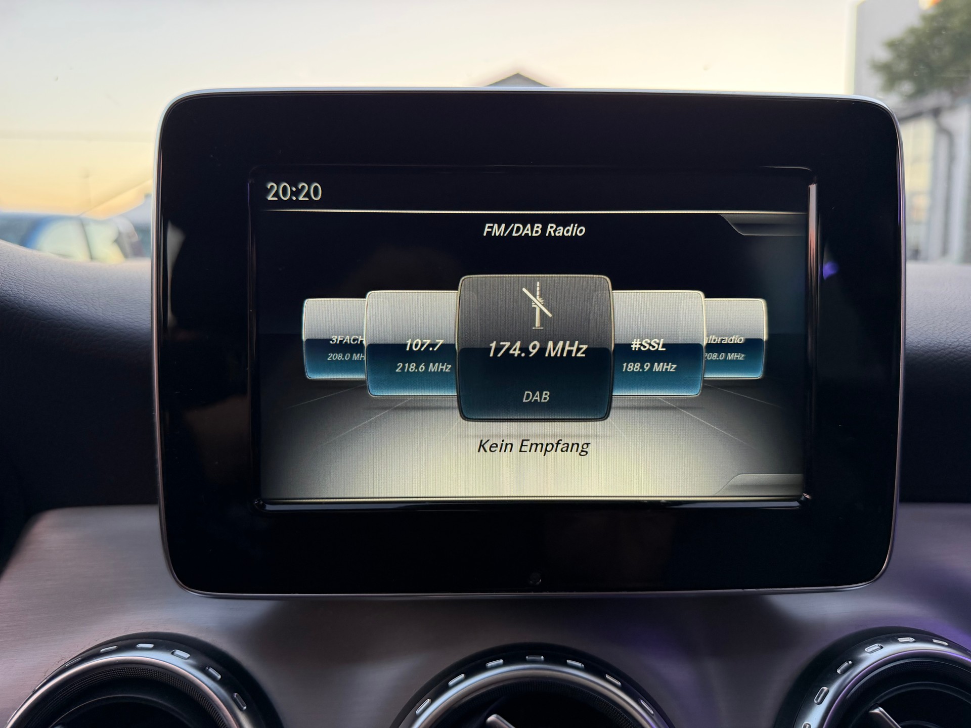 MERCEDES-BENZ GLA 250 Style 4Matic 7G-DCT-image-20