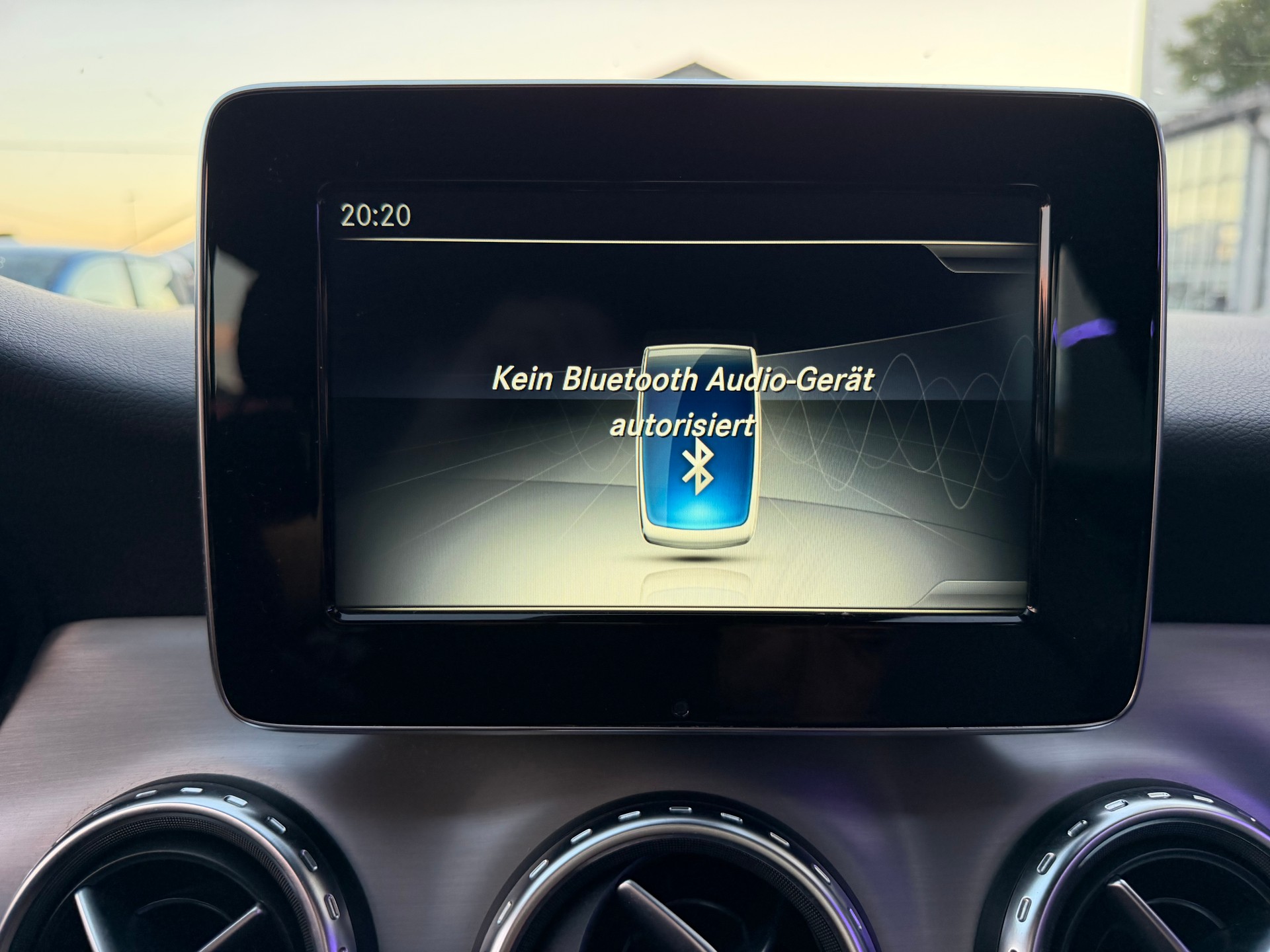 MERCEDES-BENZ GLA 250 Style 4Matic 7G-DCT-image-21