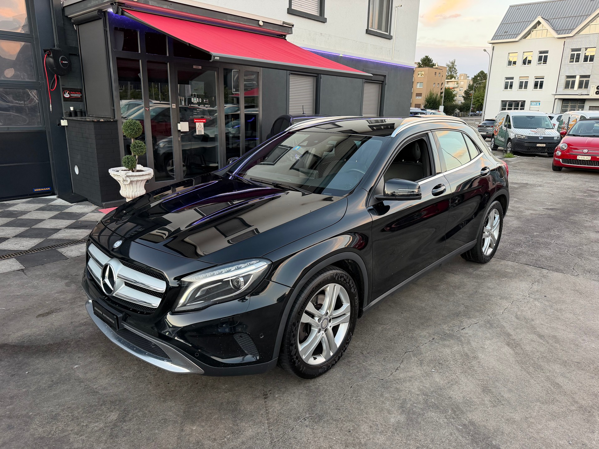 MERCEDES-BENZ GLA 250 Style 4Matic 7G-DCT-image-3