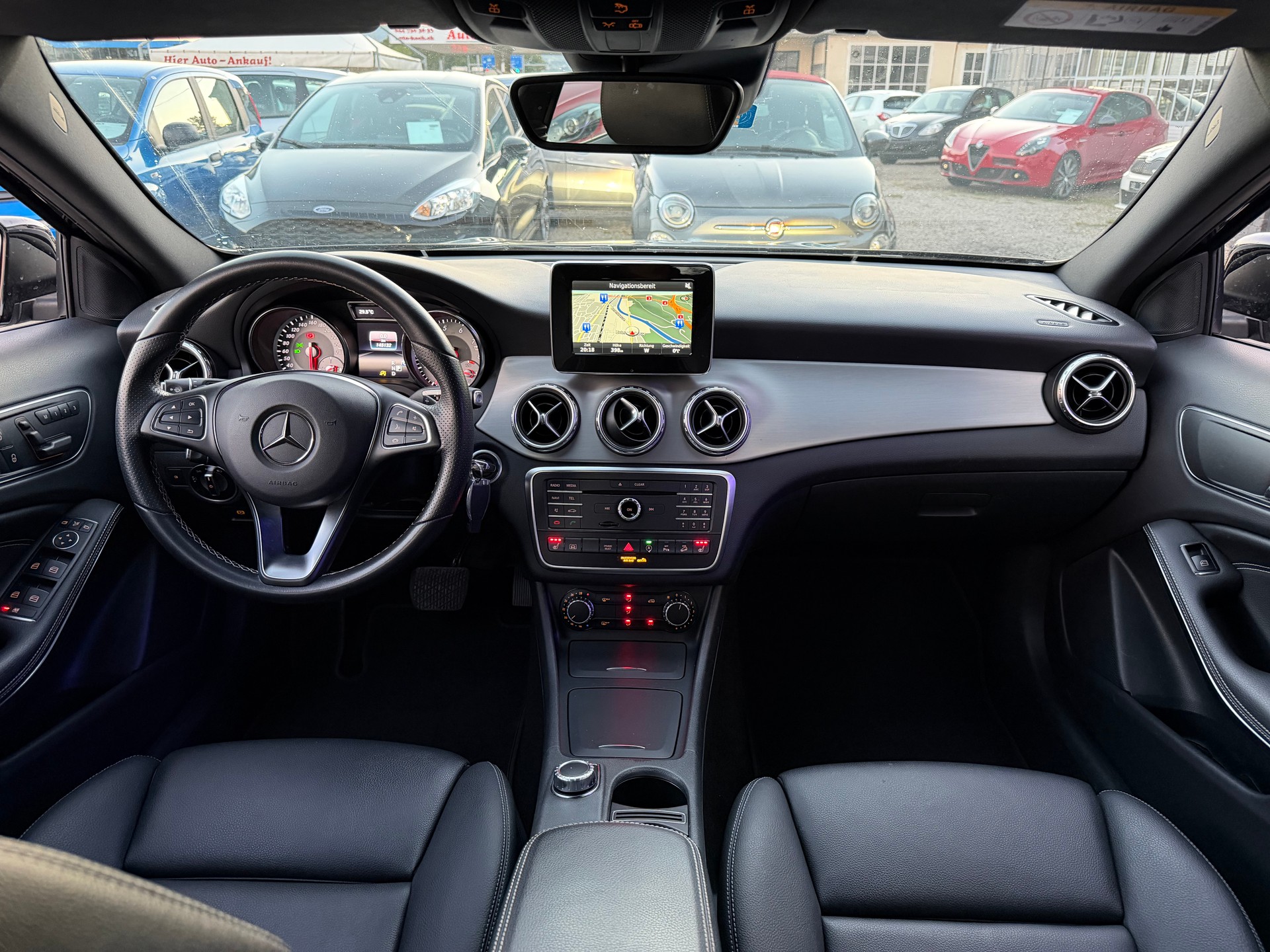 MERCEDES-BENZ GLA 250 Style 4Matic 7G-DCT-image-14