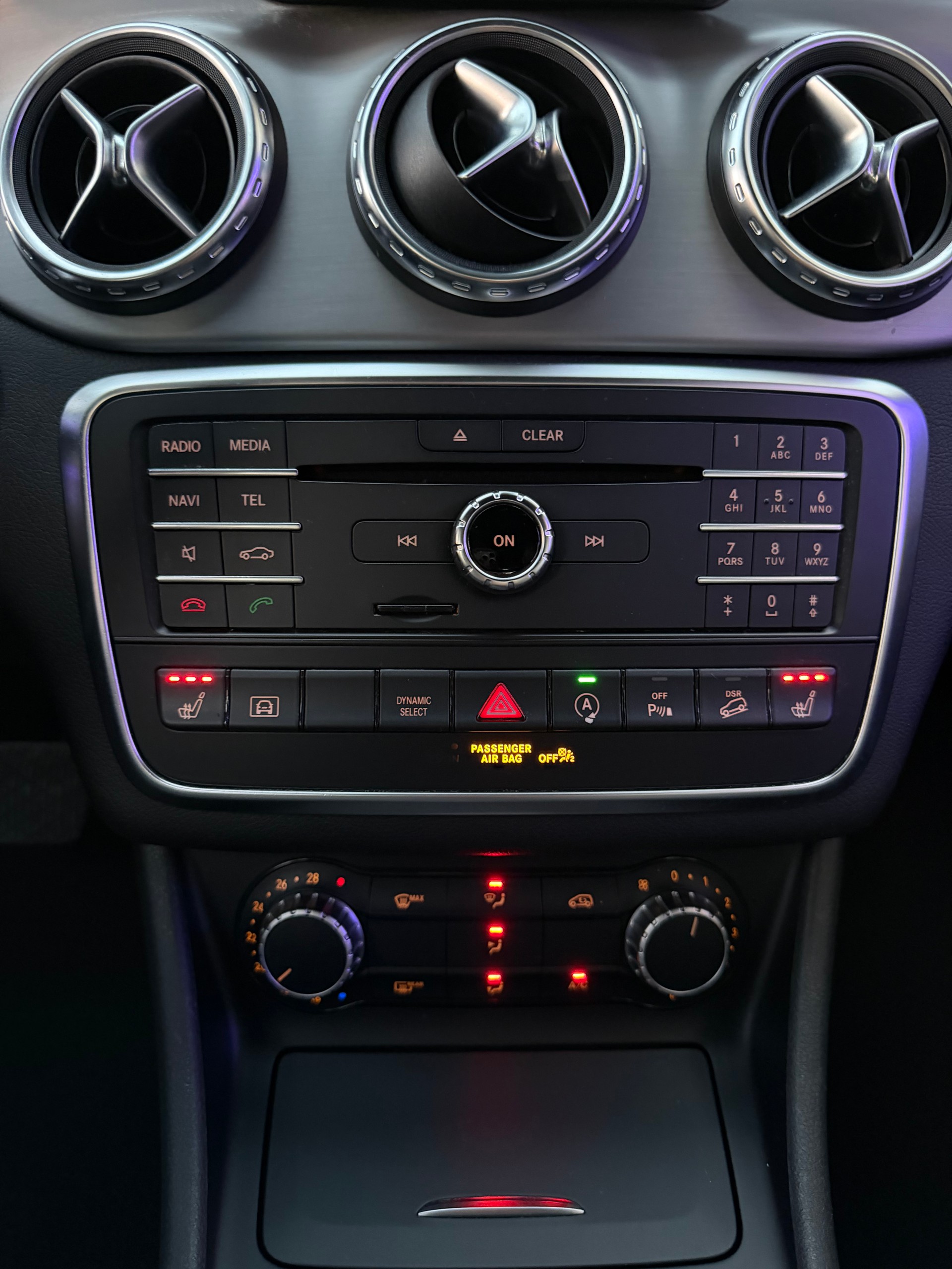 MERCEDES-BENZ GLA 250 Style 4Matic 7G-DCT-image-16