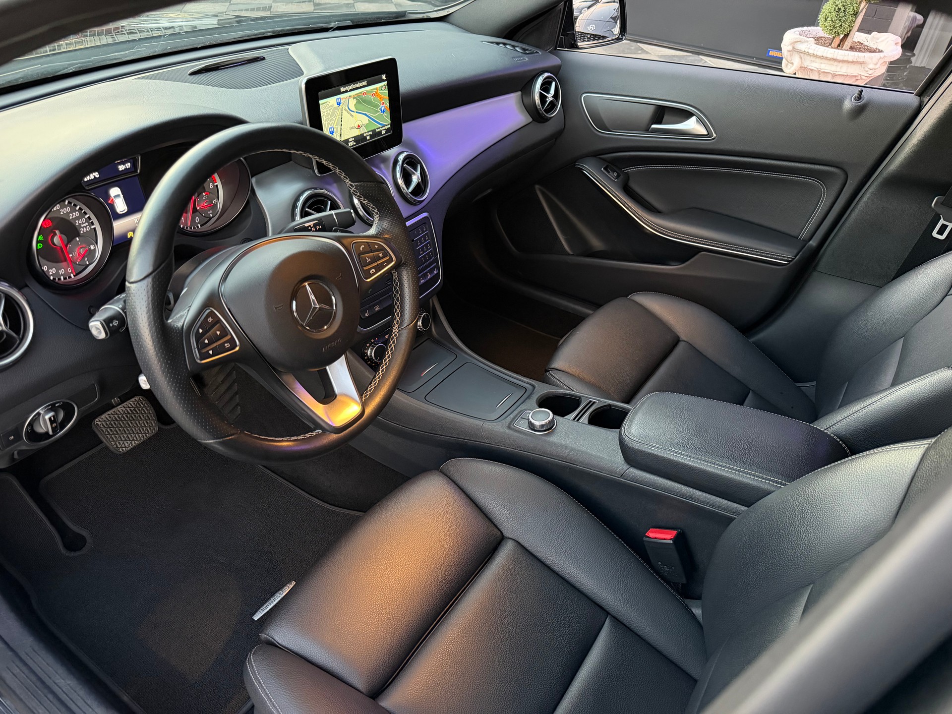 MERCEDES-BENZ GLA 250 Style 4Matic 7G-DCT-image-7