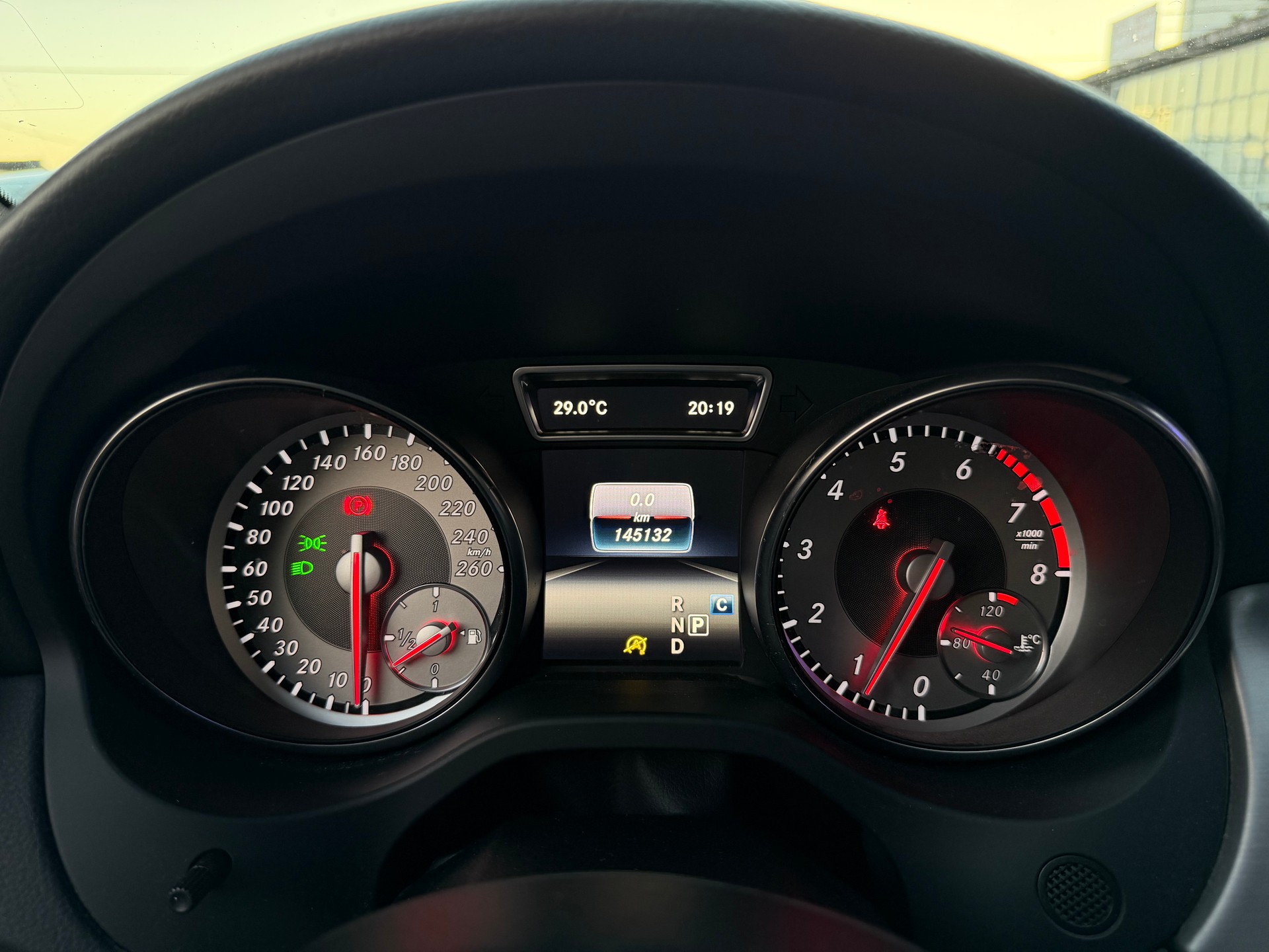 MERCEDES-BENZ GLA 250 Style 4Matic 7G-DCT-image-18