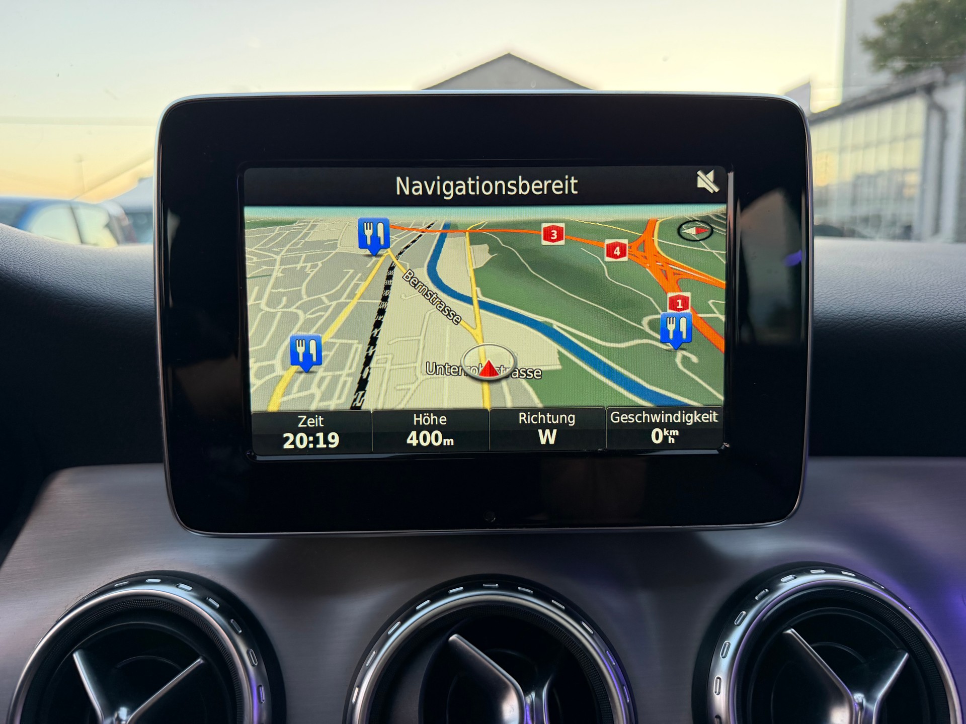 MERCEDES-BENZ GLA 250 Style 4Matic 7G-DCT-image-19